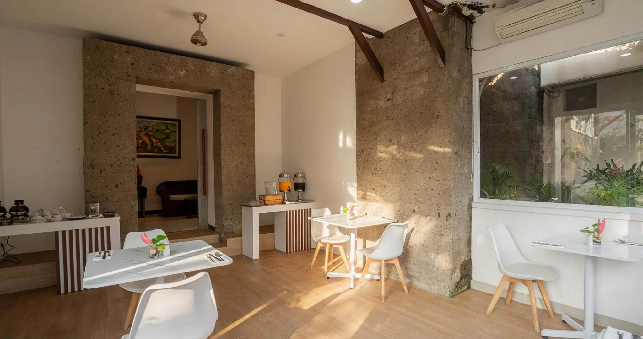 Restaurant/places to eat in Swiss-Belcourt Sunset