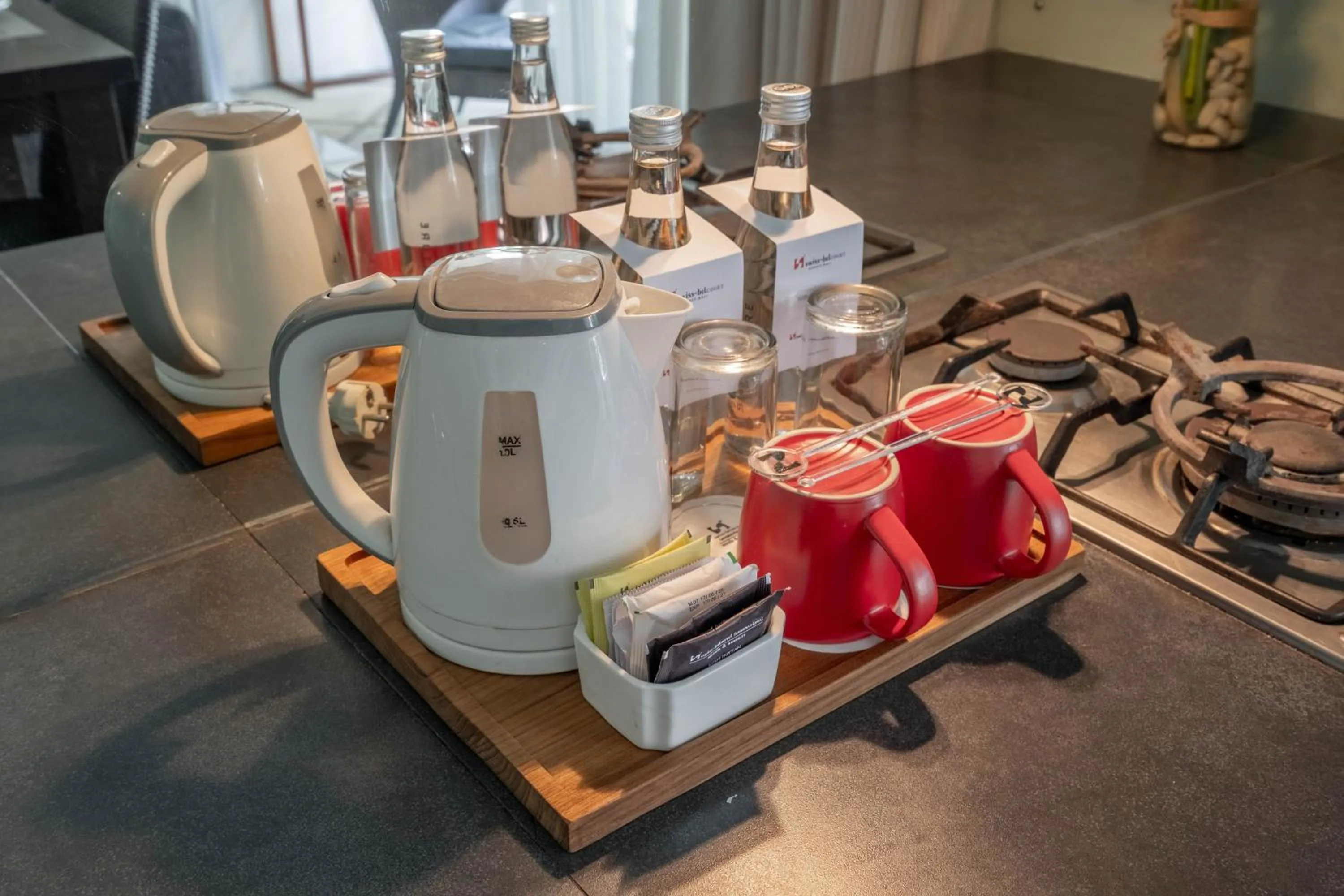Kitchen or kitchenette in Swiss-Belcourt Sunset