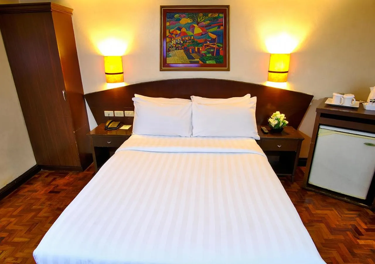 Bed in Fersal Hotel - Manila