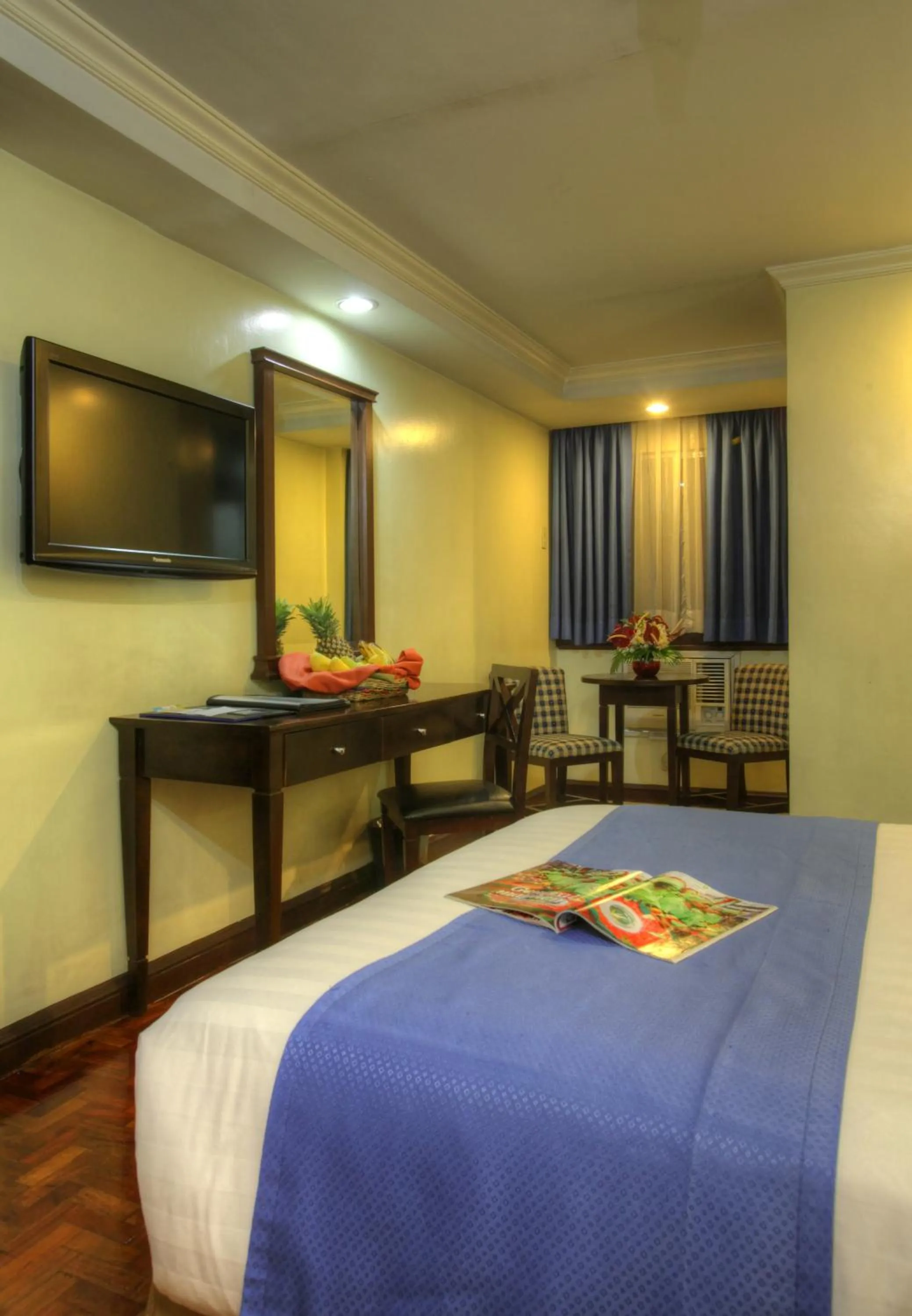 Photo of the whole room, Bed in Fersal Hotel - Manila