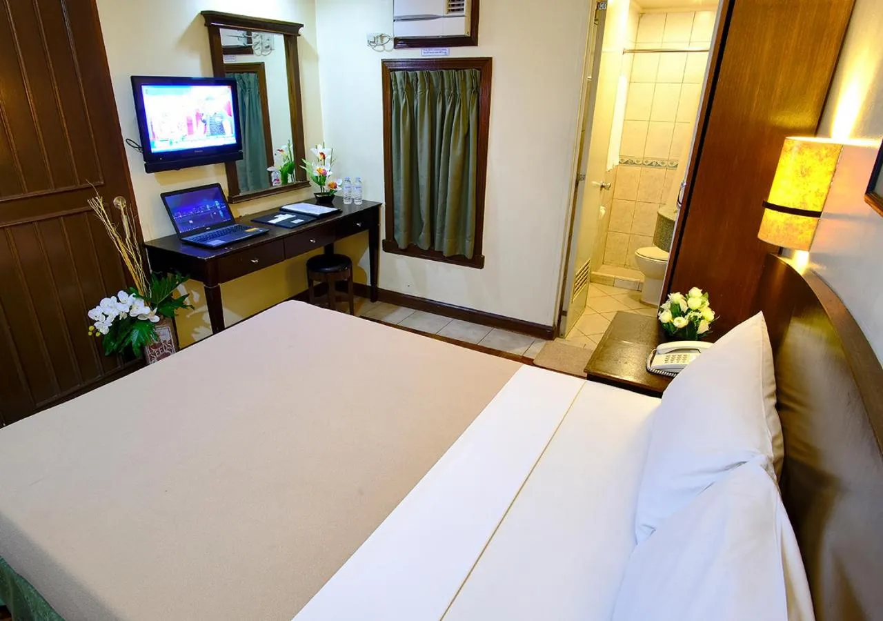 Bed in Fersal Hotel - Manila