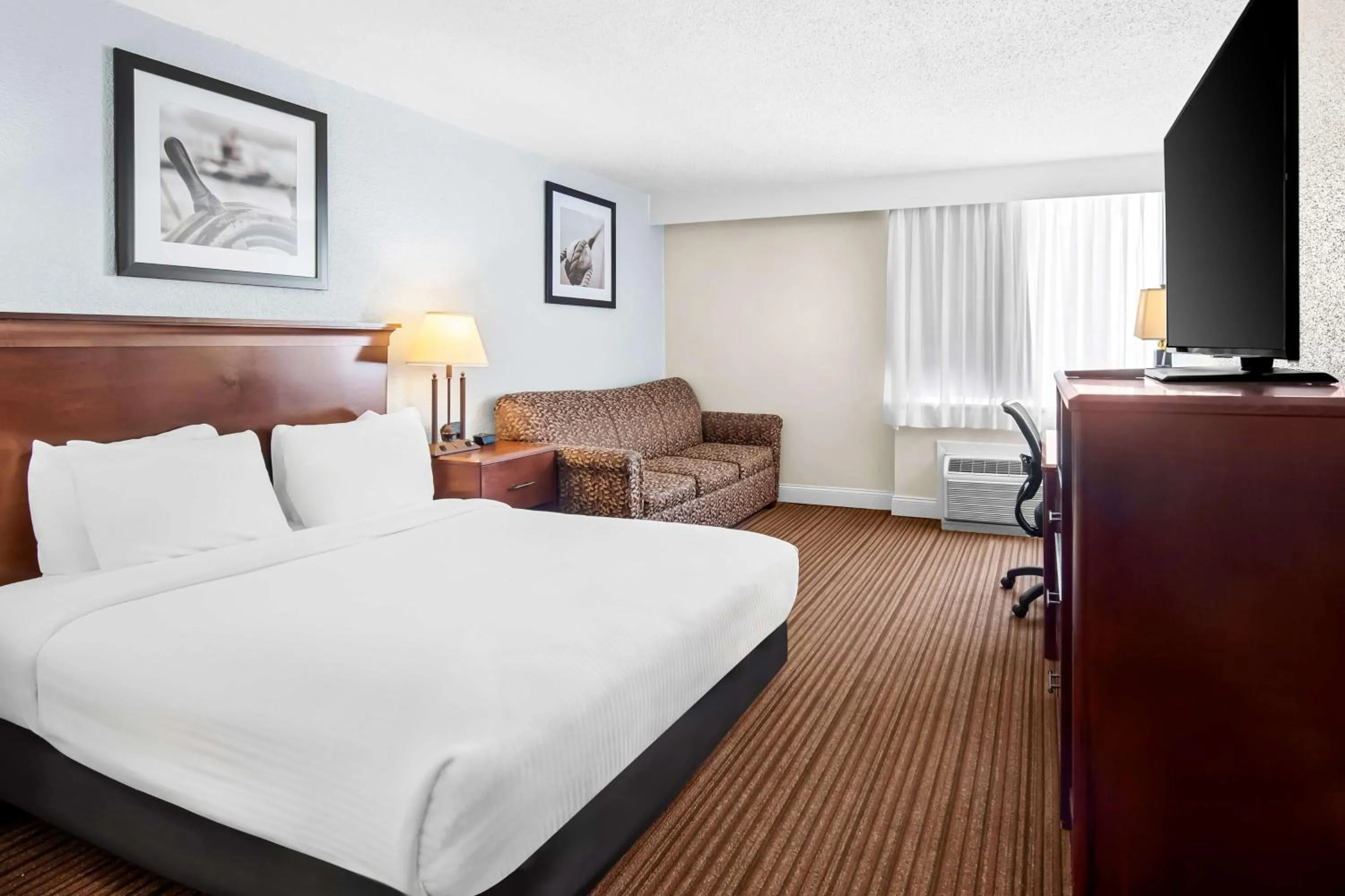 Bedroom, Bed in Best Western Merry Manor Inn