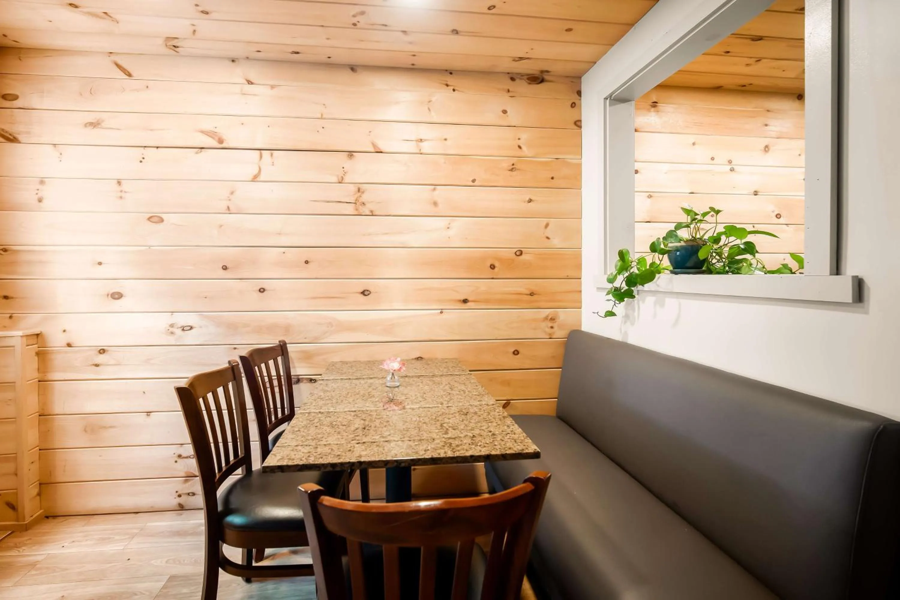 Breakfast in Best Western Merry Manor Inn