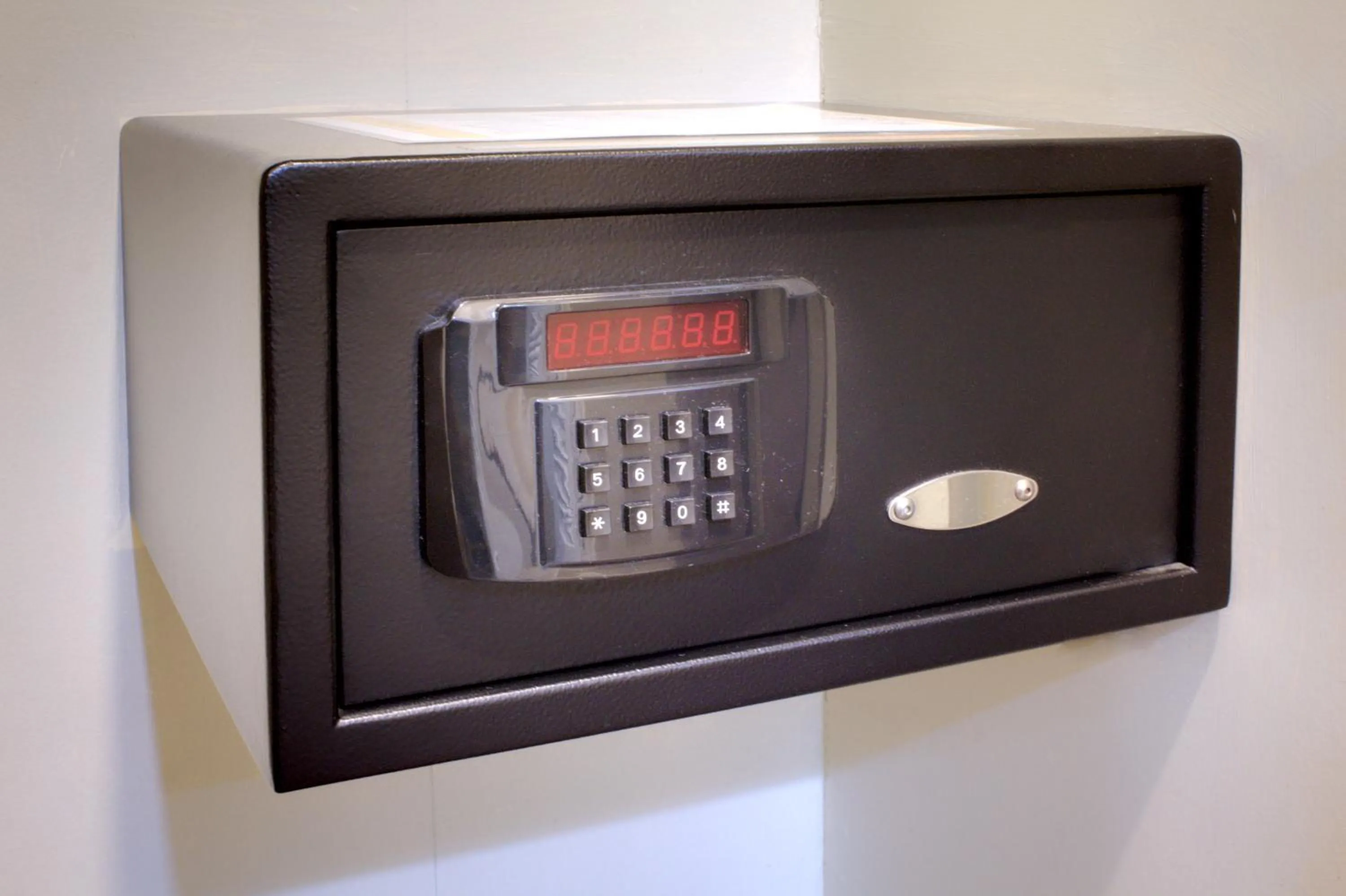 safe in Rothman Hotel