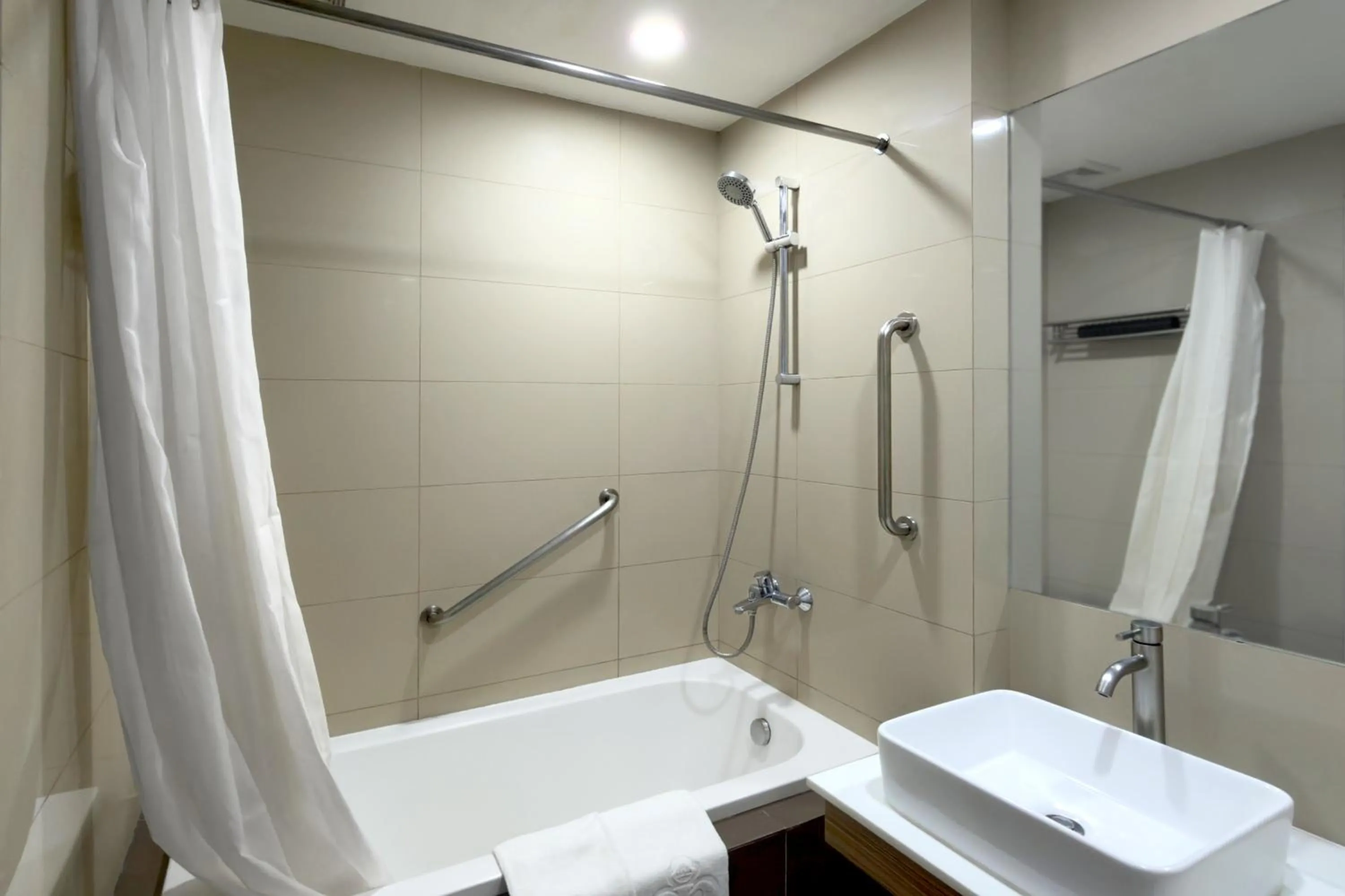 Shower in Rothman Hotel