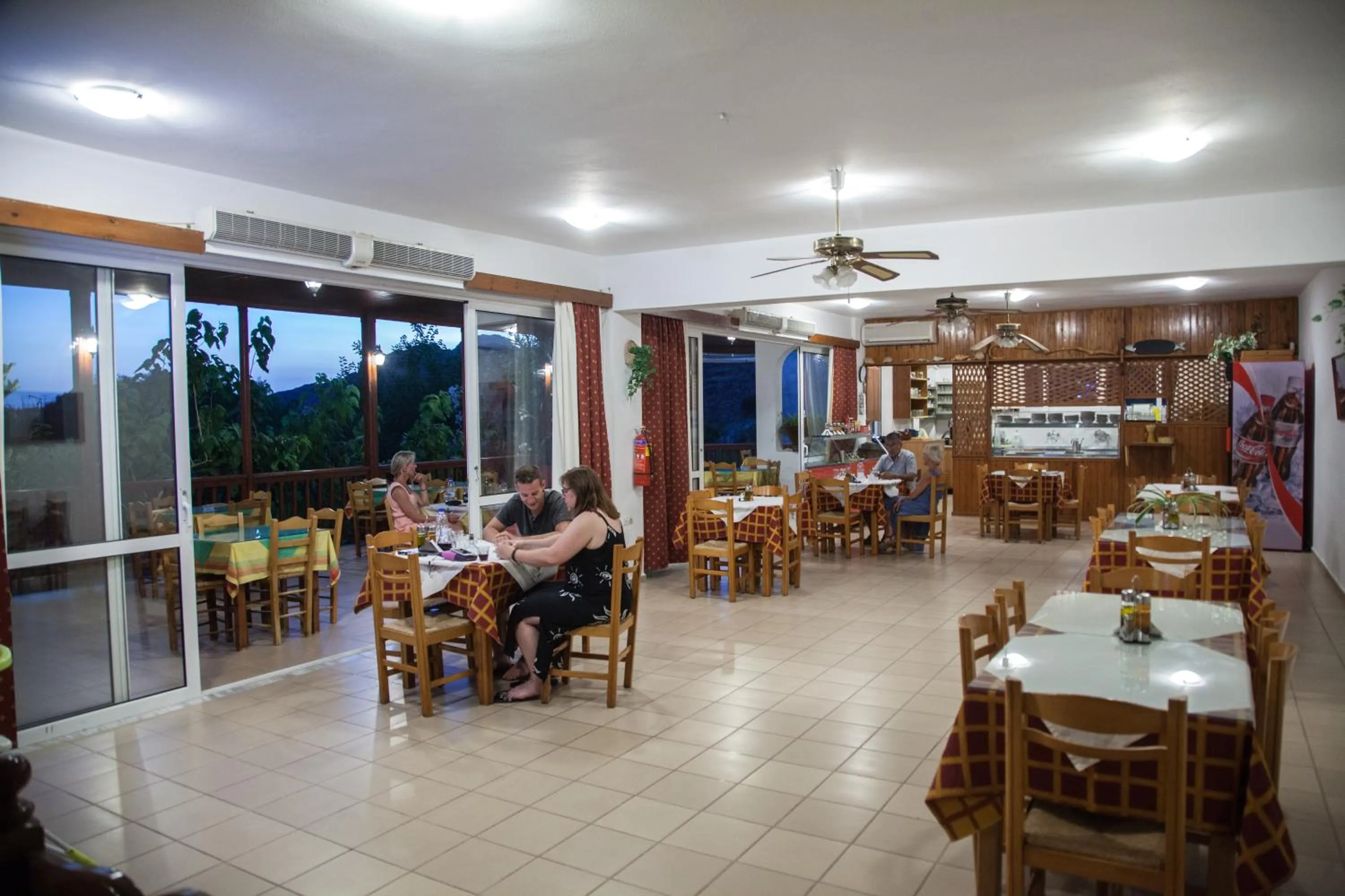 Restaurant/places to eat in Ammoudi Hotel