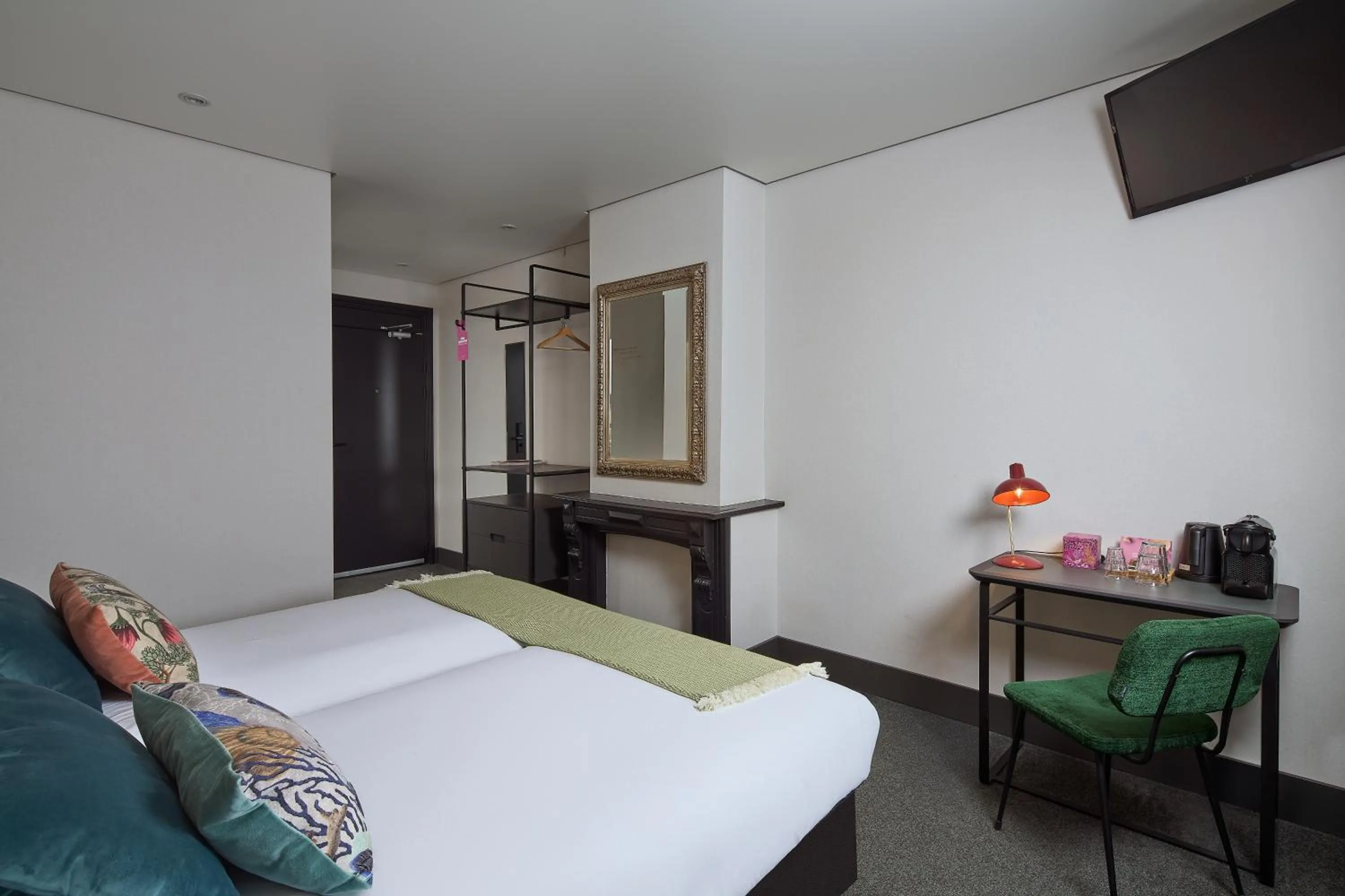 TV and multimedia, Bed in Hotel Sutor