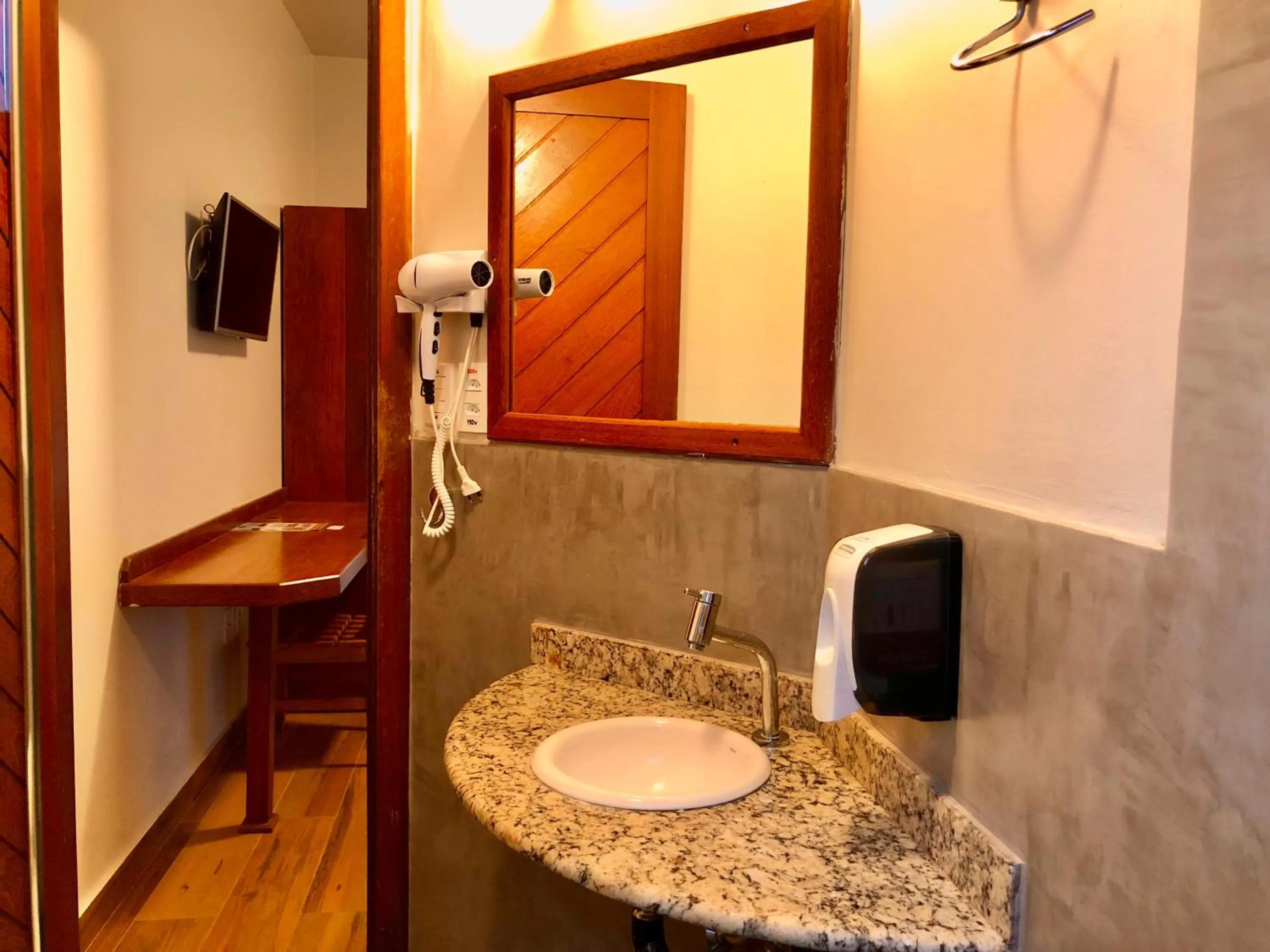 Toilet in Ecoporan Hotel Charme Spa & Eventos