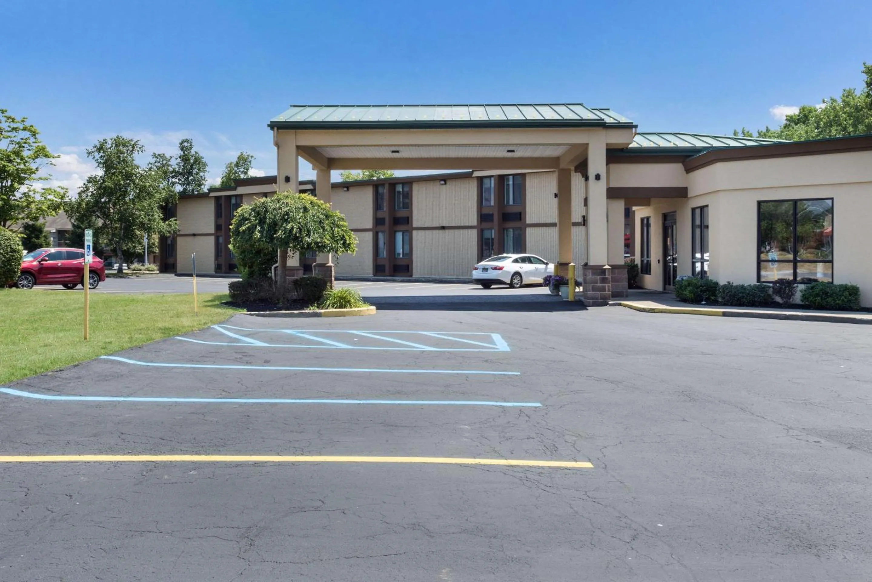 Property building in Quality Inn Albany Colonie