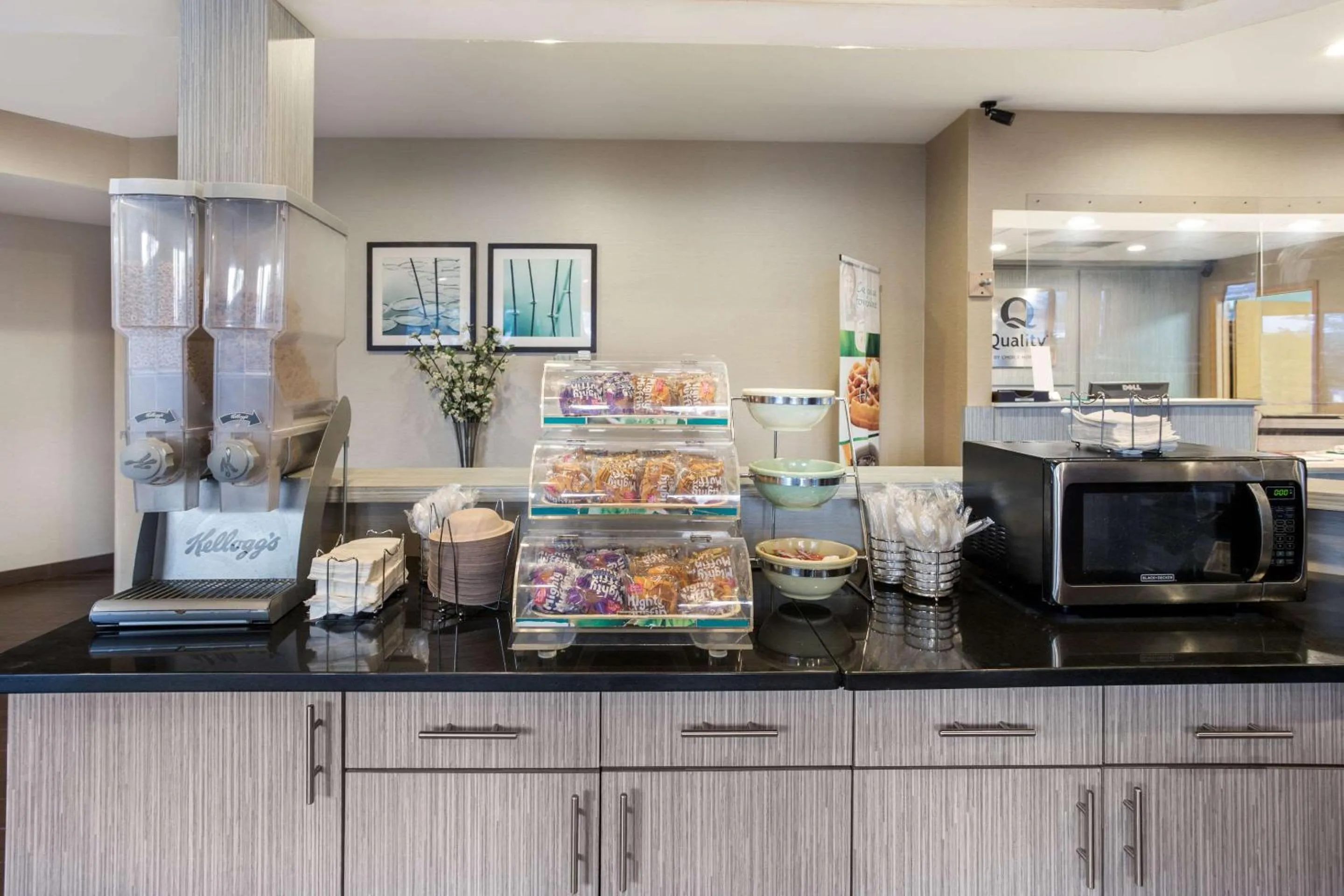 Breakfast in Quality Inn Albany Colonie