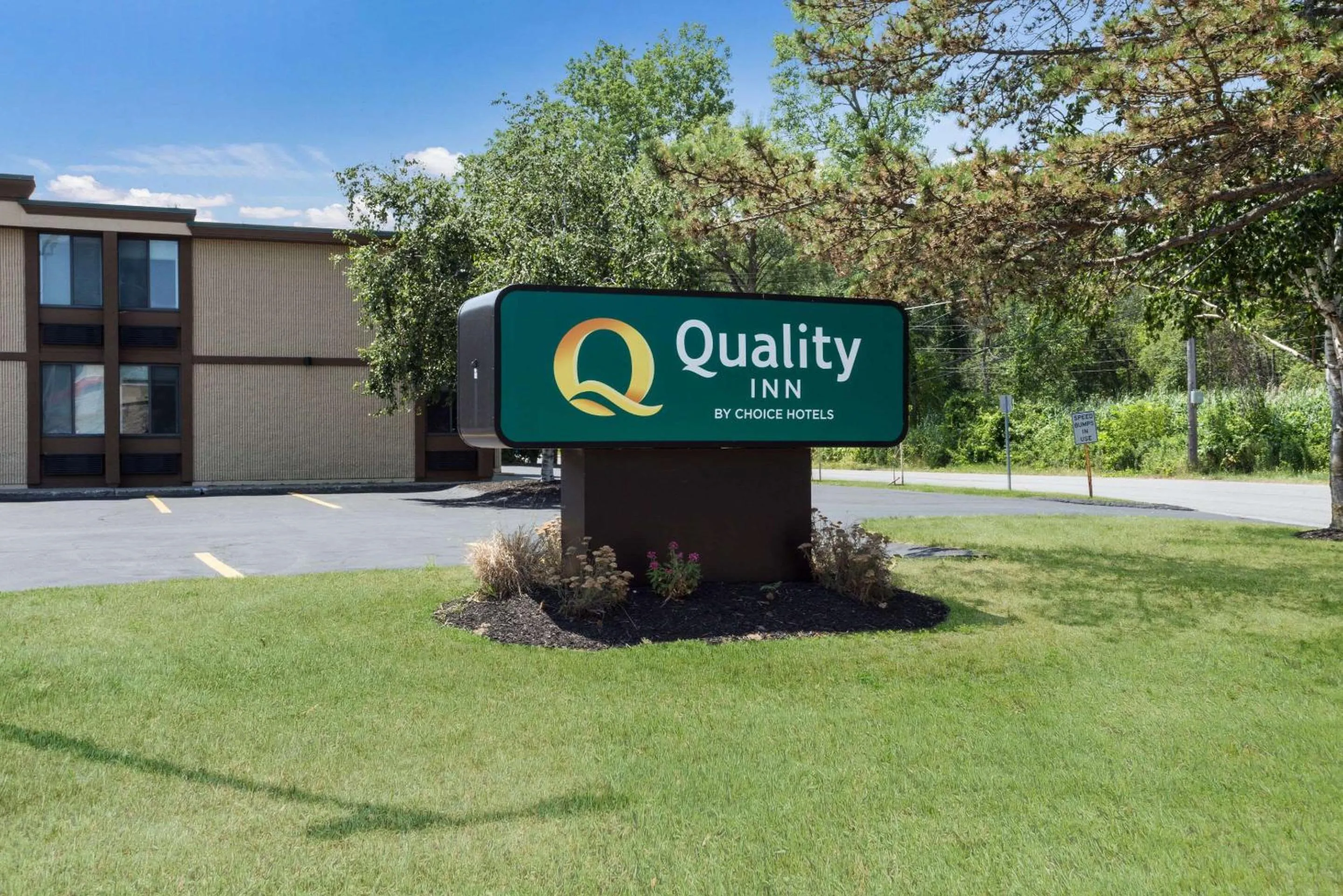 Property building in Quality Inn Albany Colonie