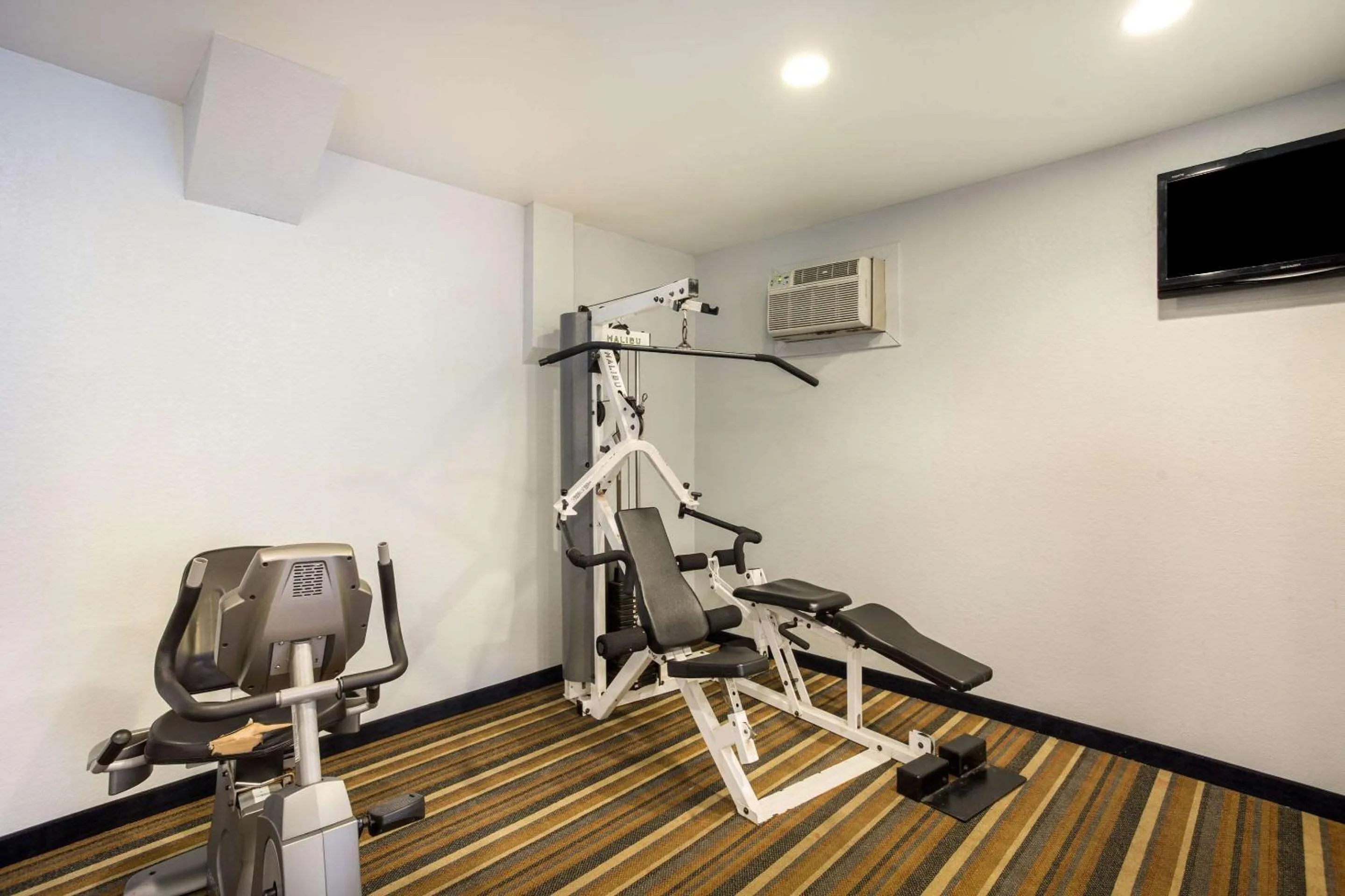 Fitness centre/facilities in Quality Inn Albany Colonie