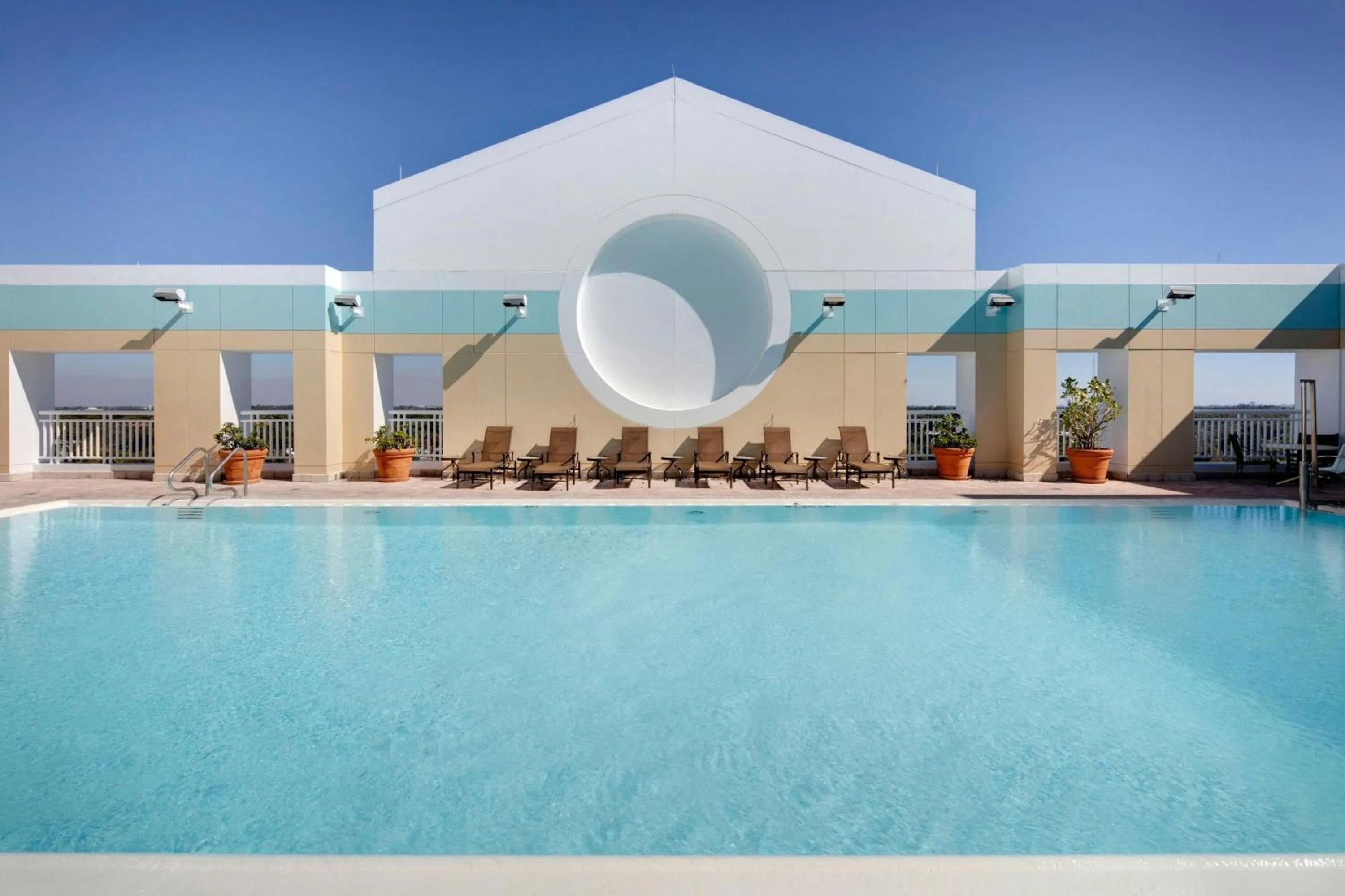 Swimming pool in Sheraton Suites Fort Lauderdale West