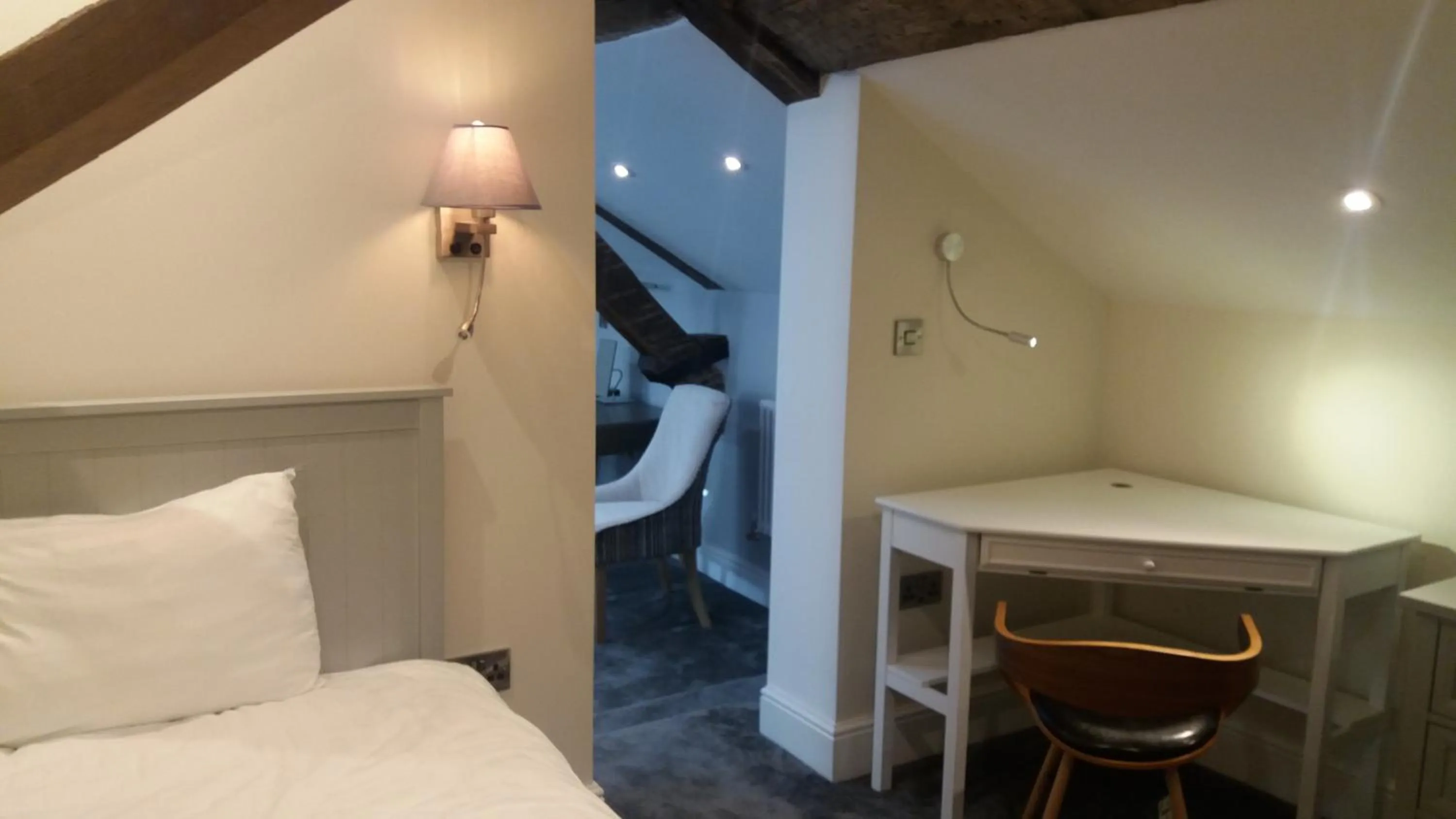 Bedroom, Bed in Wortley Hall Sheffield