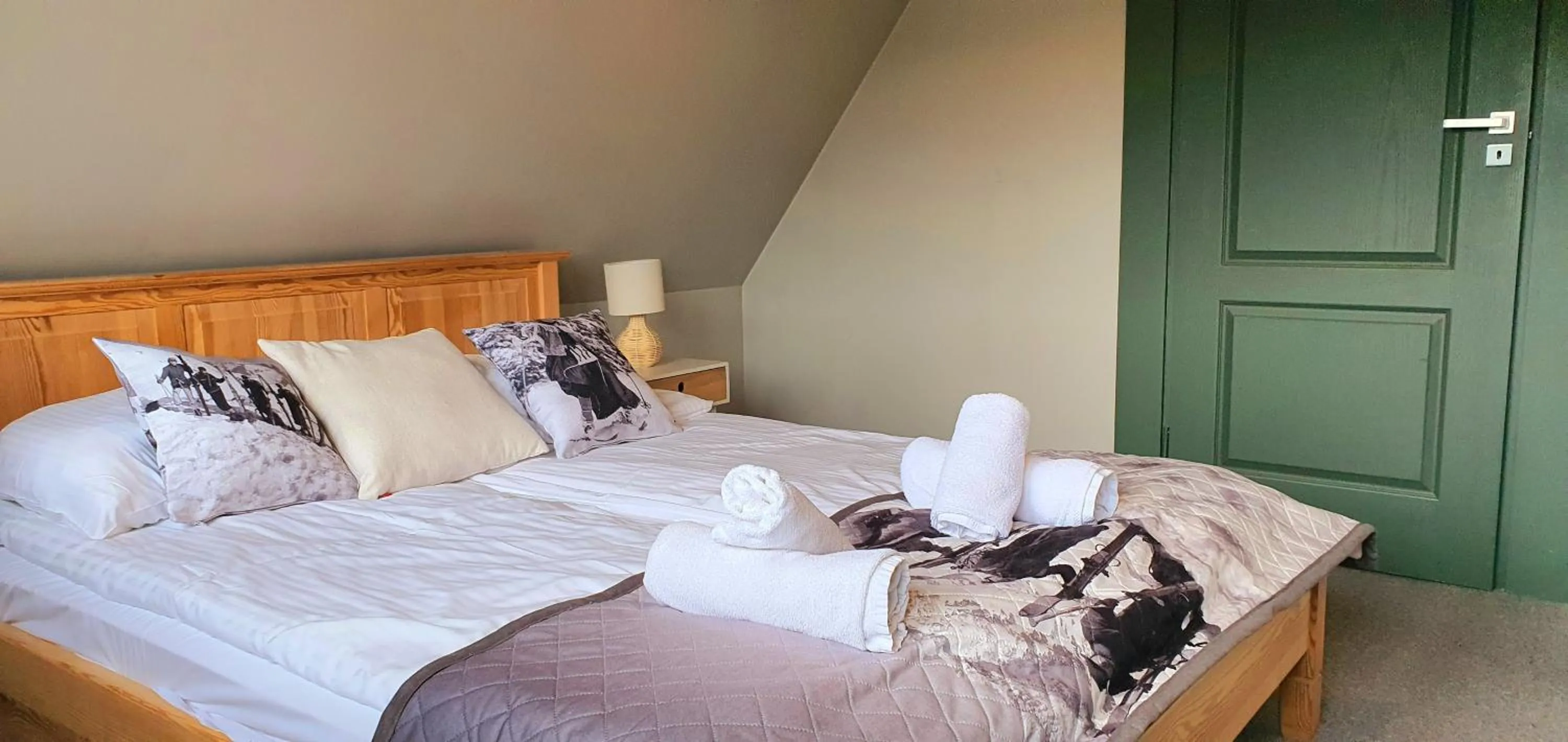 Bedroom, Bed in Panorama Premium