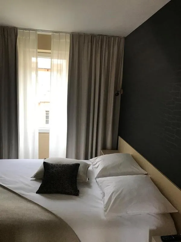 Bed in Hôtel du Lion d'OR