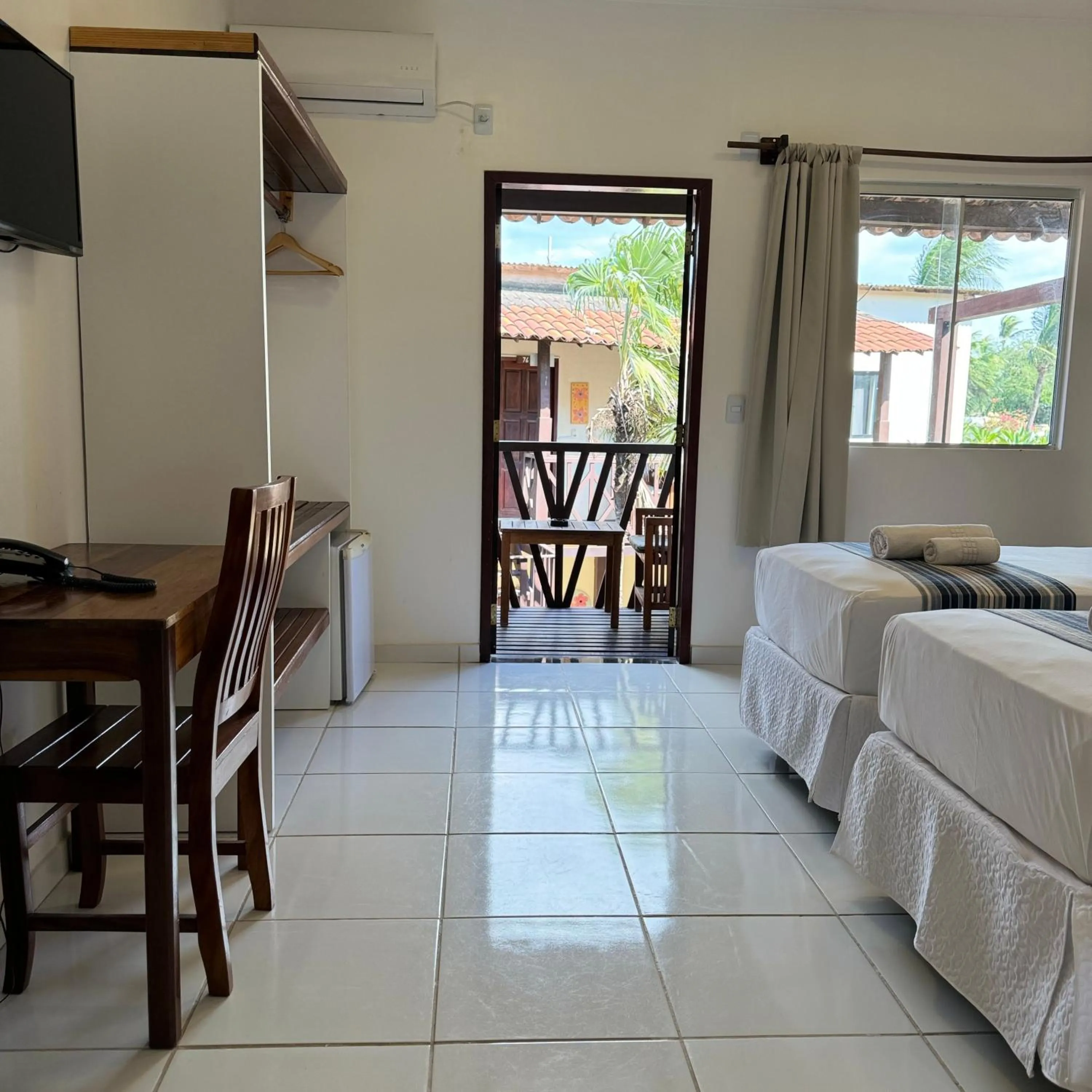 Communal lounge/ TV room, Bed in Pousada Capitão Thomaz