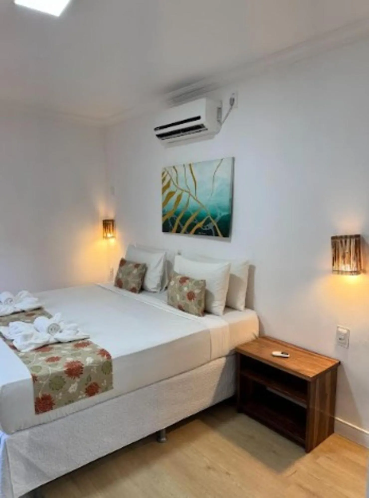 Photo of the whole room, Bed in Pousada Capitão Thomaz