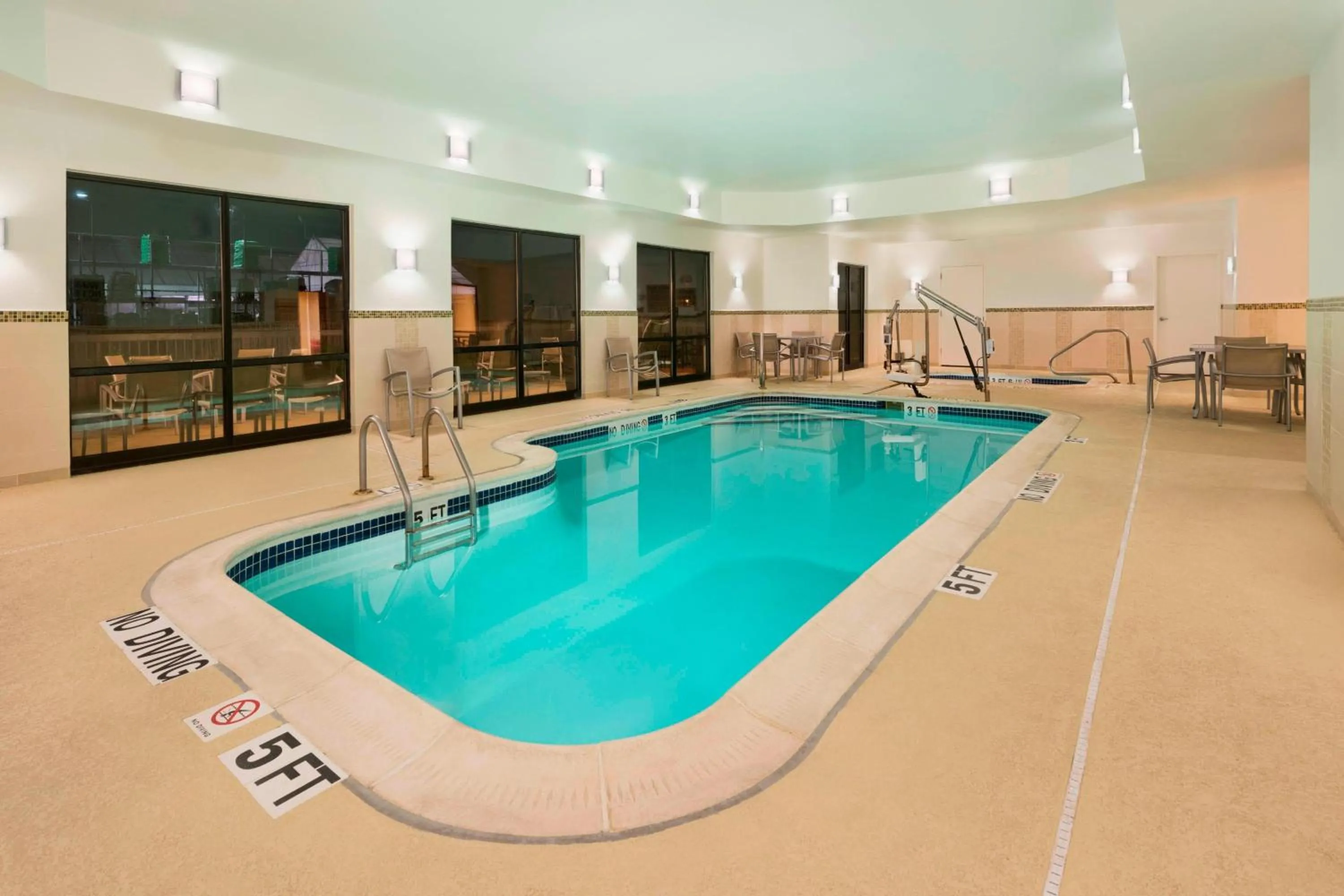 Swimming pool in SpringHill Suites Mishawaka-University Area