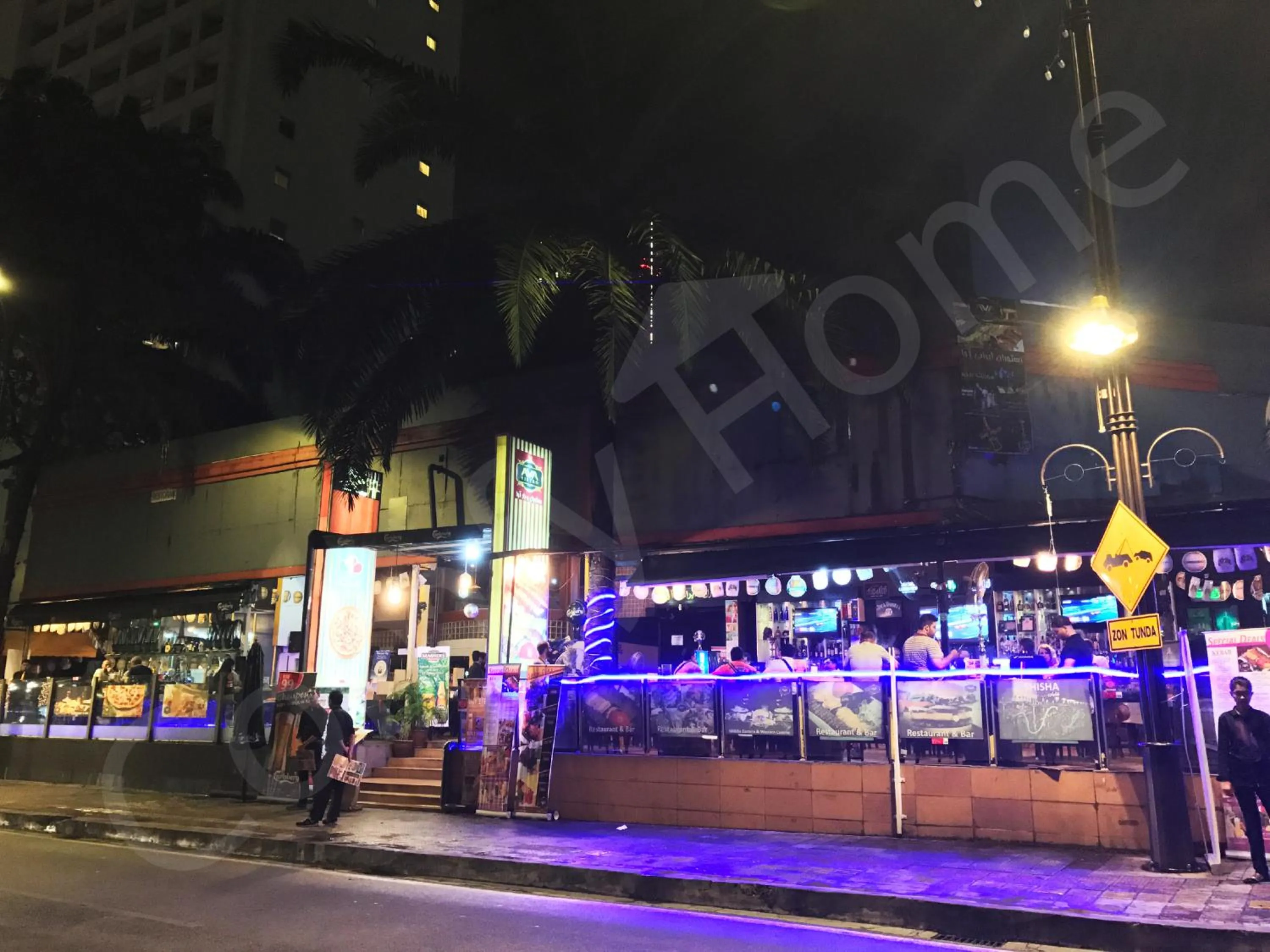 Restaurant/places to eat in 5 STAR & LUXURY Apartment near KLCC/ KL City Centre