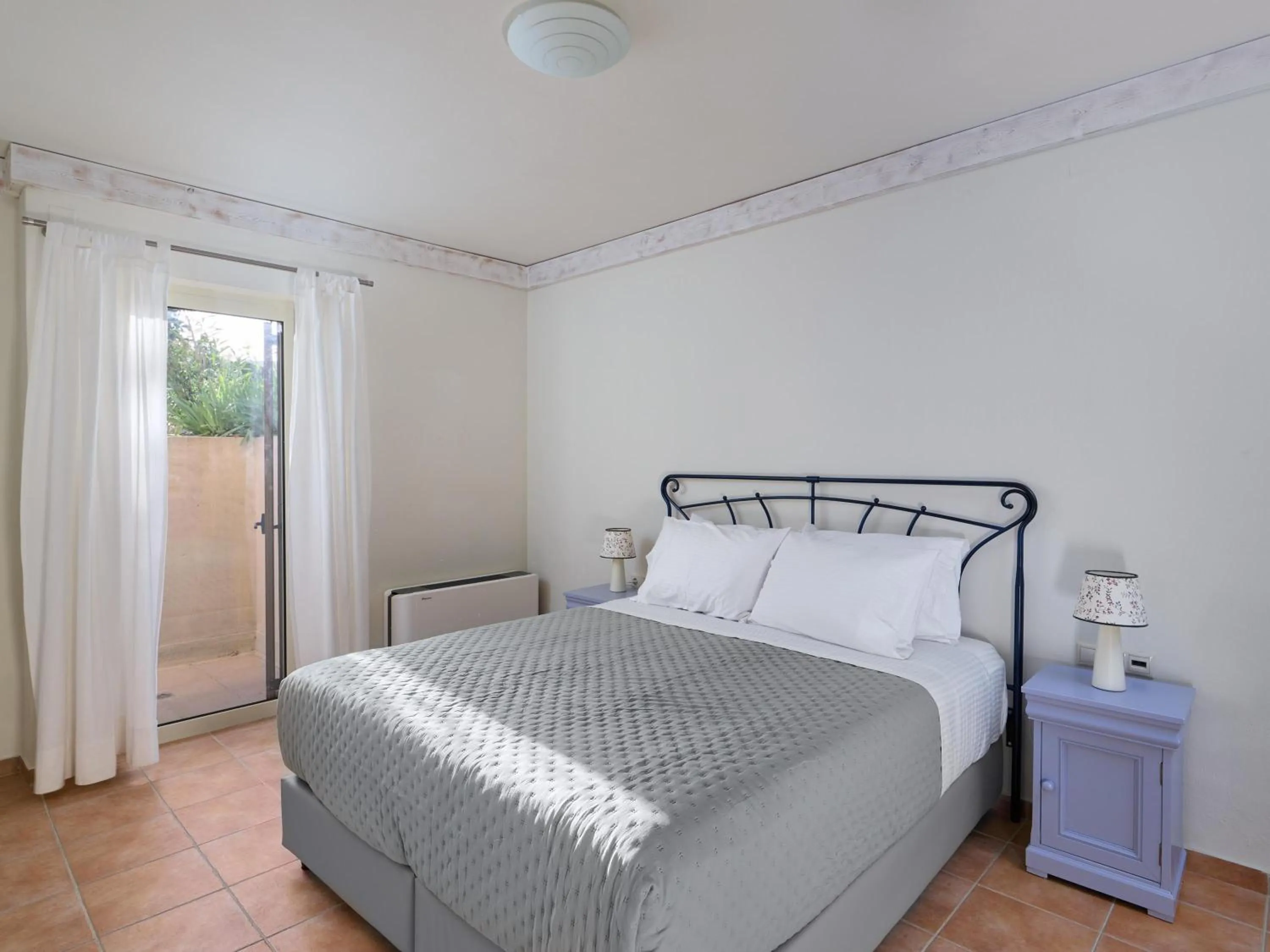 Photo of the whole room, Bed in Eliathos Hillside Retreat