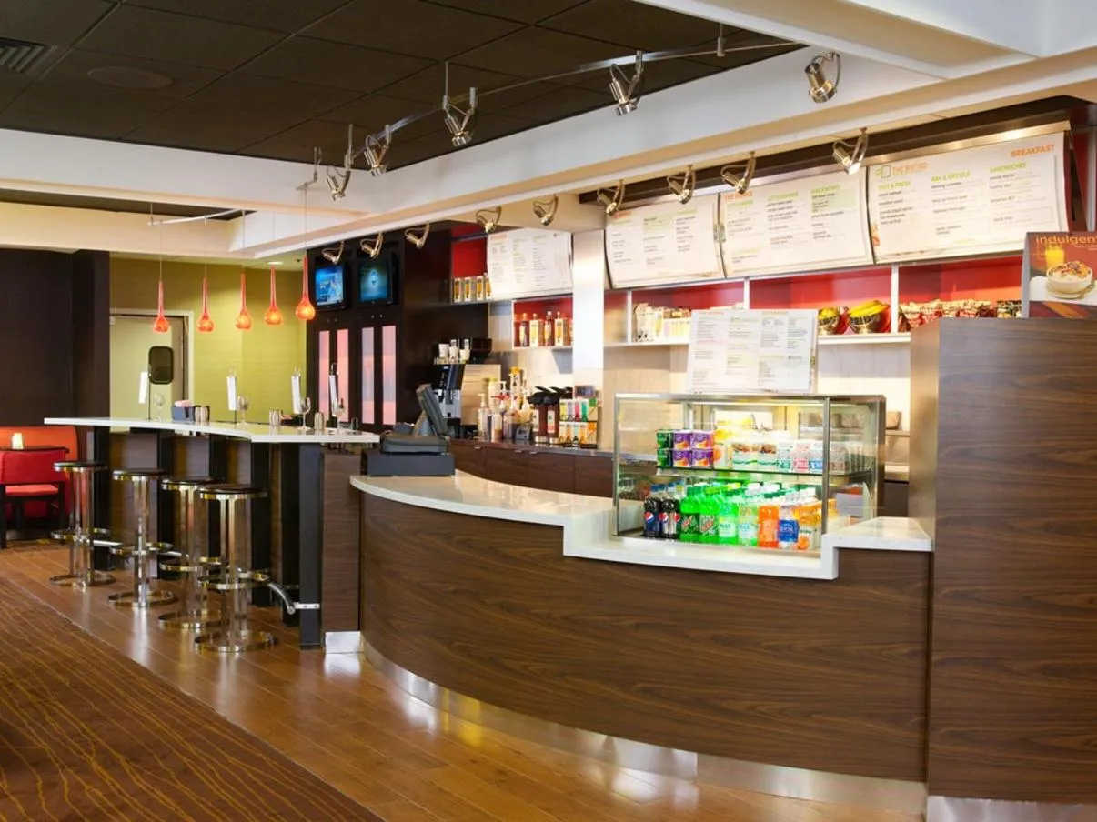 Restaurant/places to eat in Courtyard by Marriott Scranton Montage Mountain