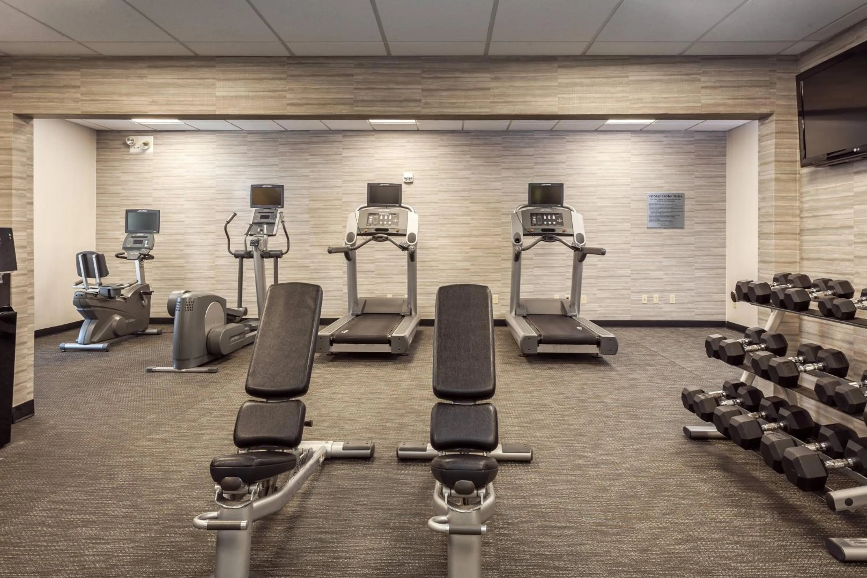Fitness centre/facilities in Courtyard by Marriott Stockton