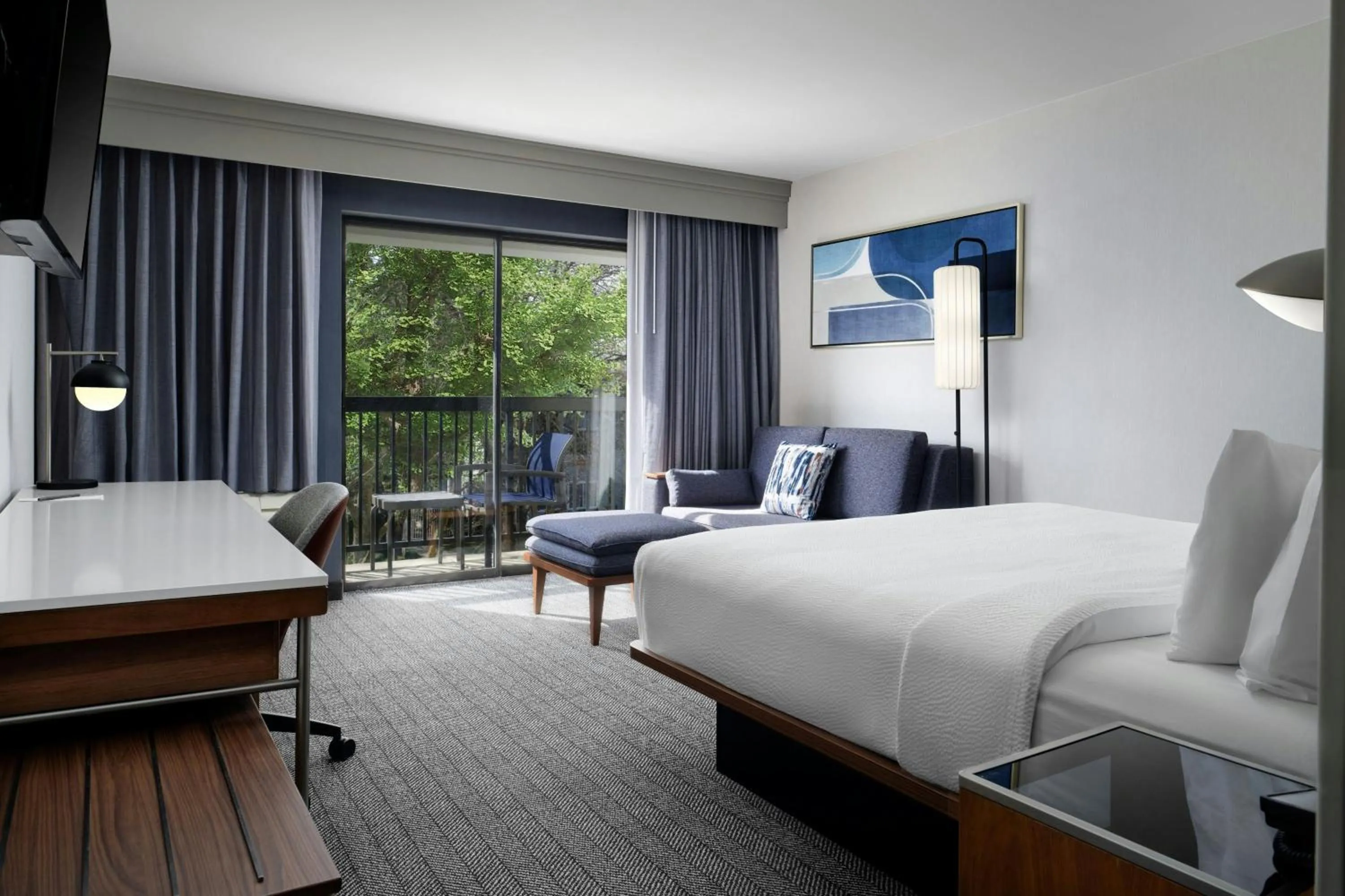 Photo of the whole room, Bed in Courtyard by Marriott Stockton