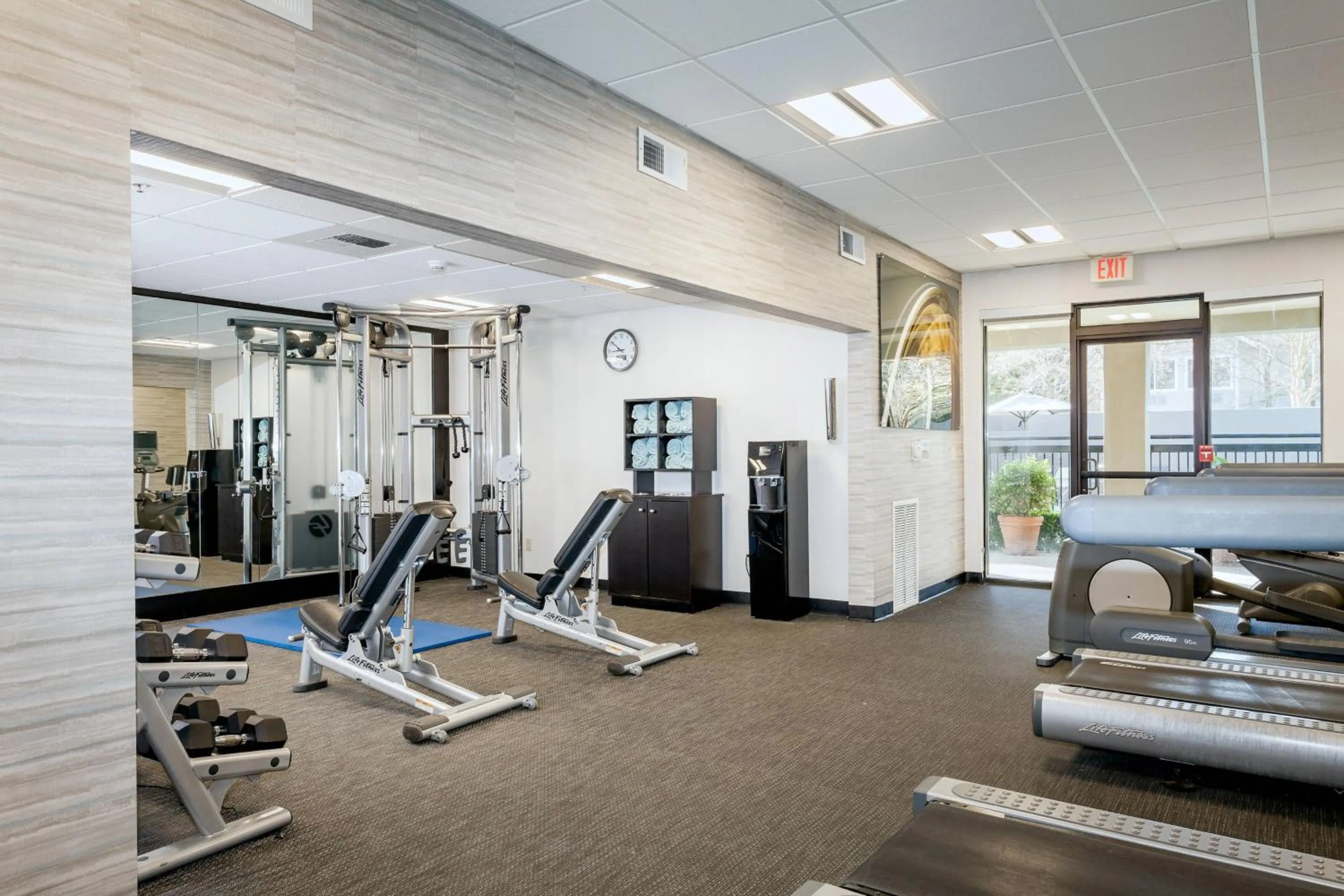 Fitness centre/facilities in Courtyard by Marriott Stockton