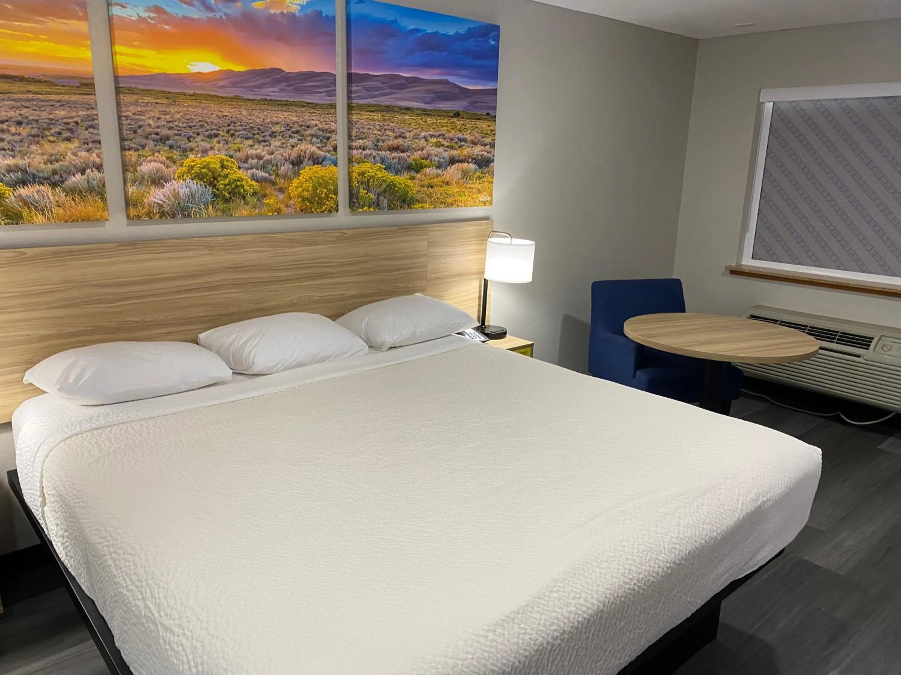 Bedroom, Bed in Days Inn by Wyndham El Paso West