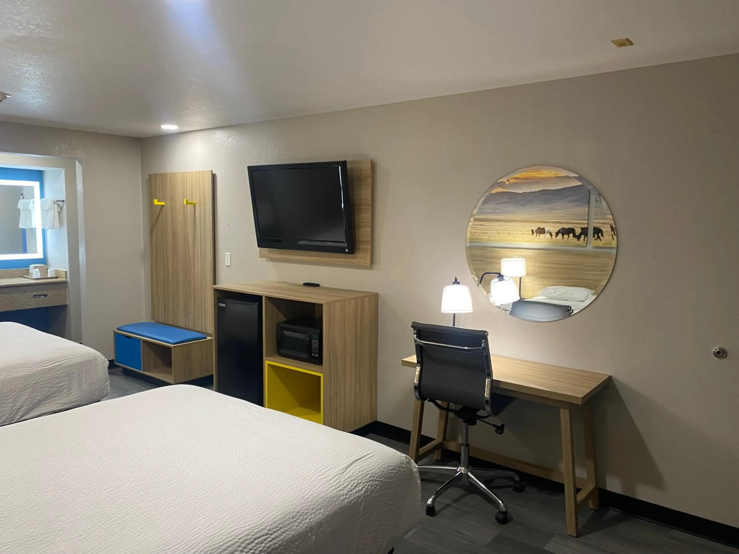 Bedroom, Bed in Days Inn by Wyndham El Paso West