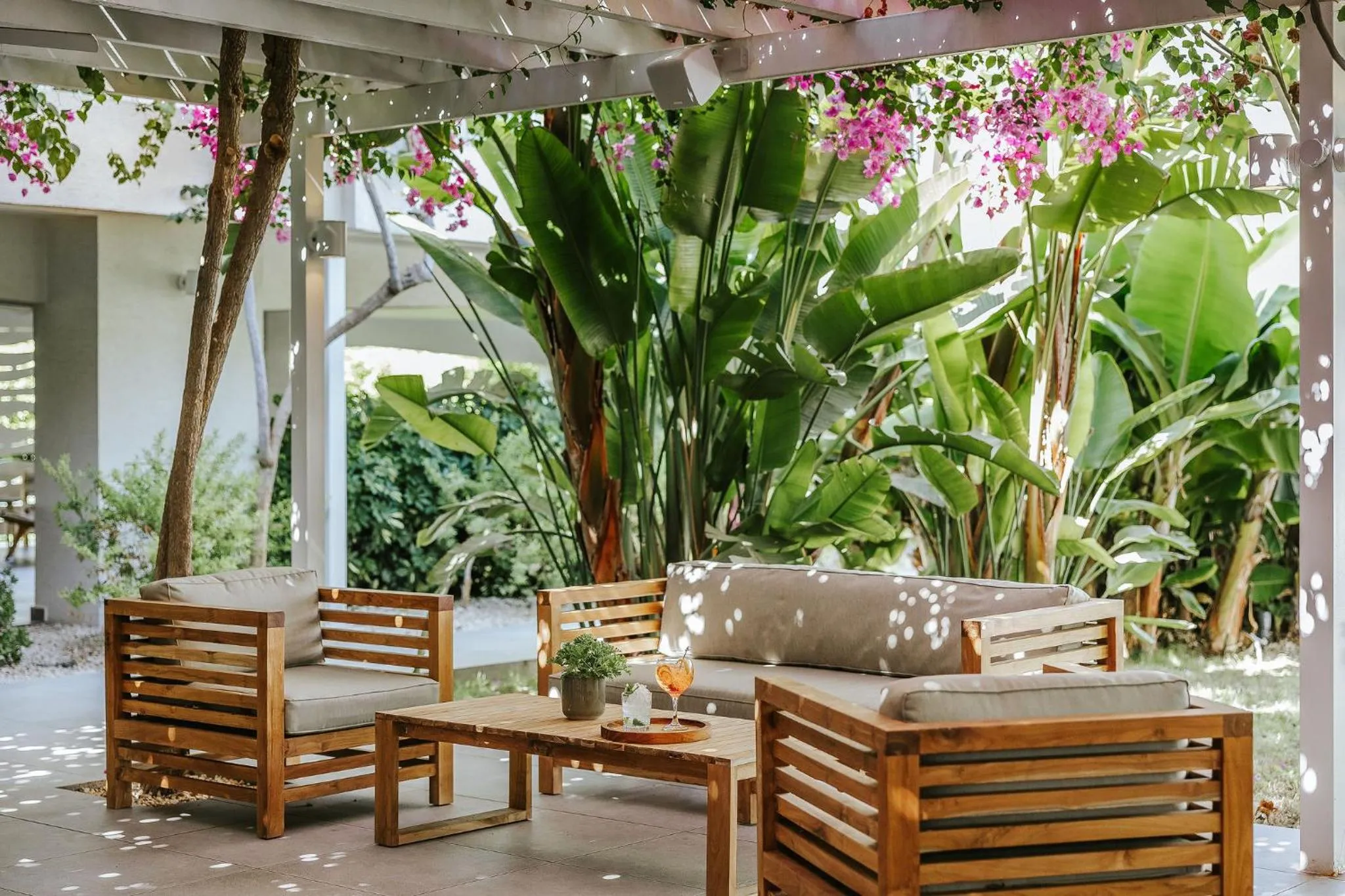 Restaurant/places to eat in Nissi Park Hotel