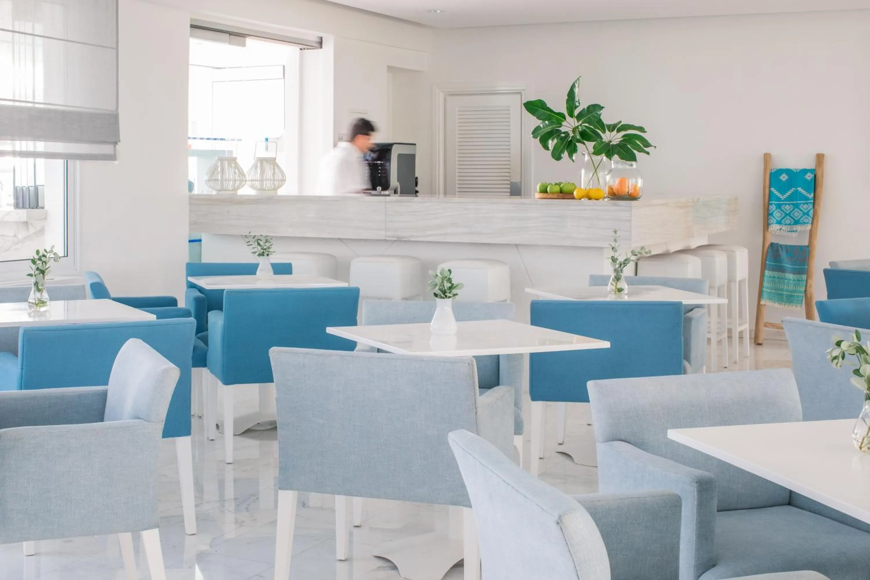 Communal lounge/ TV room in Nissi Park Hotel