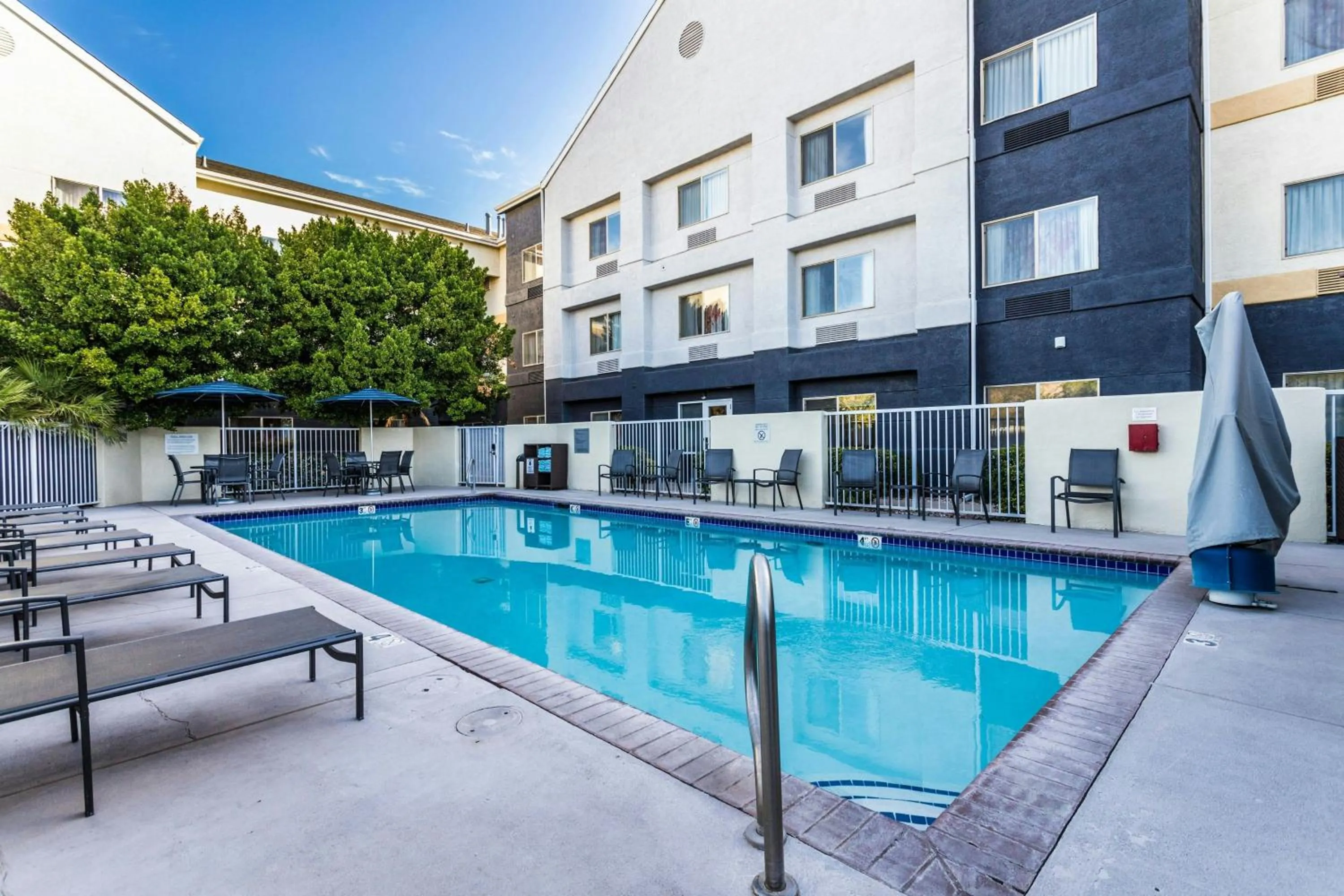 Swimming pool in Fairfield Inn St. George