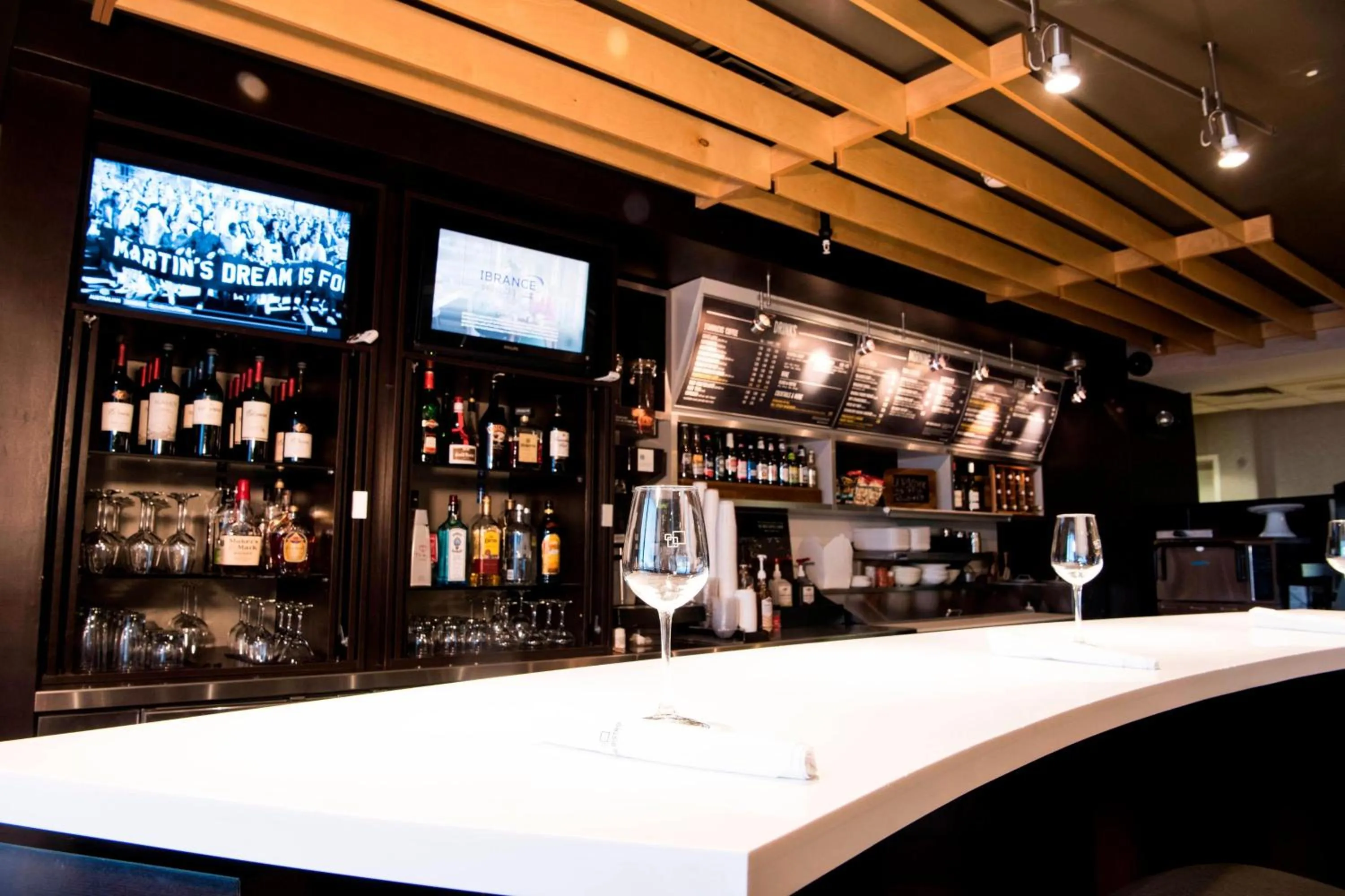 Lounge or bar in Courtyard Shreveport Airport