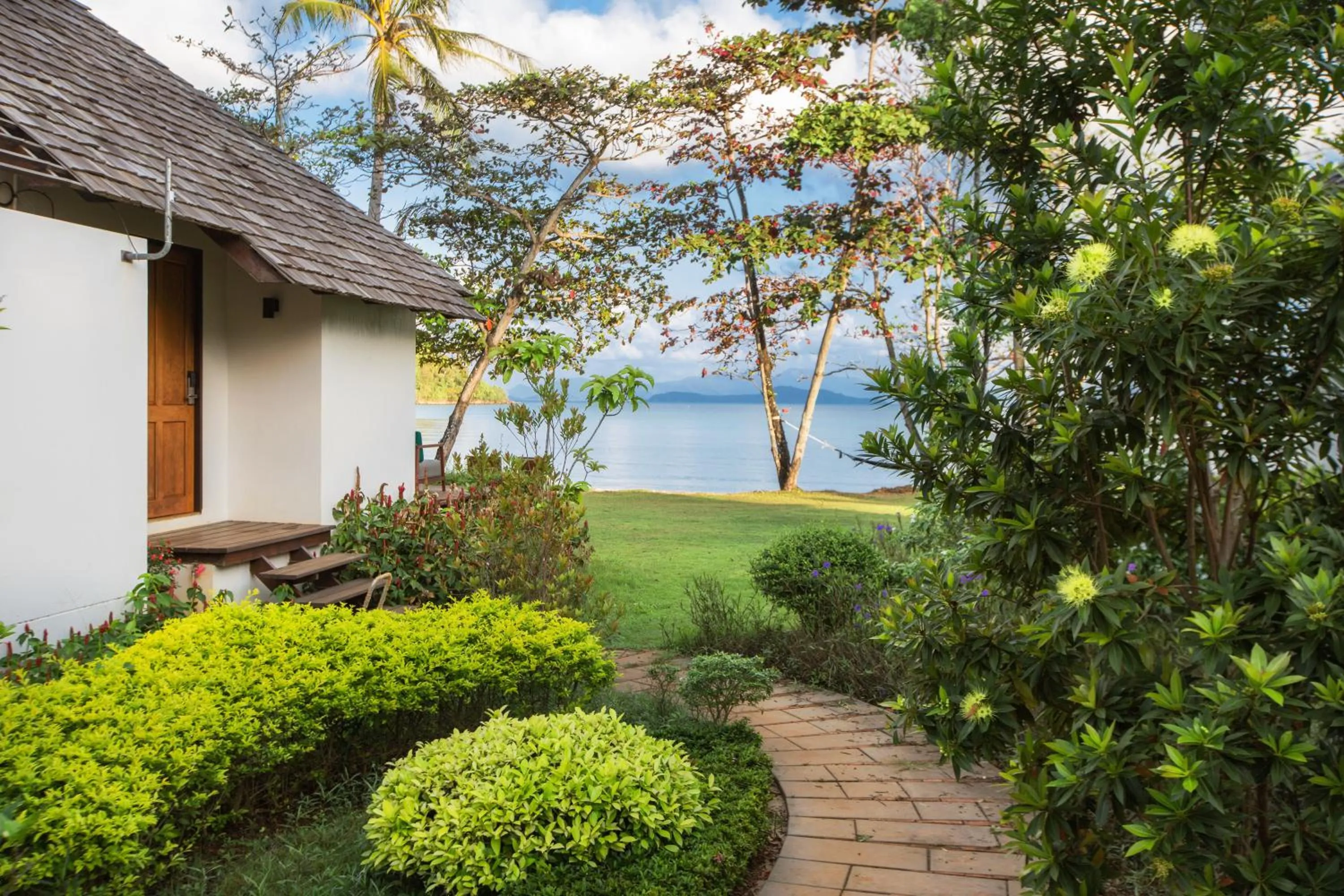 Garden in Mira Montra Resort Koh Mak