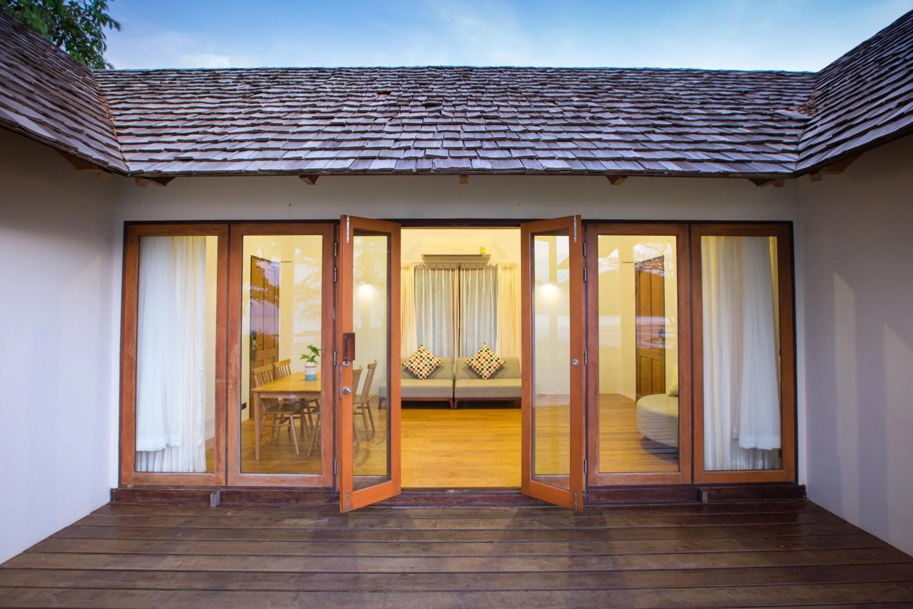 Facade/entrance in Mira Montra Resort Koh Mak