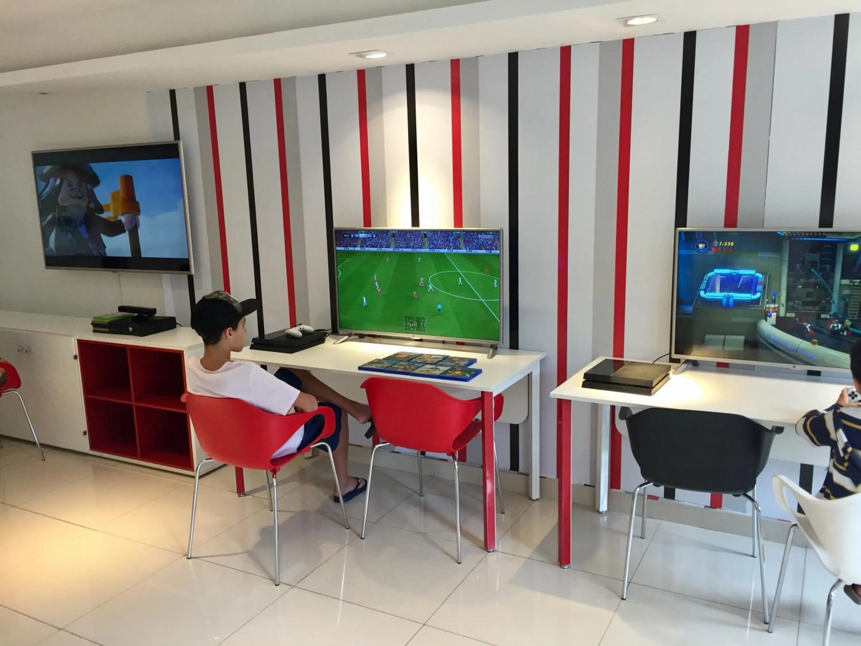 Game Room in Flat Wish Serrano Hotel