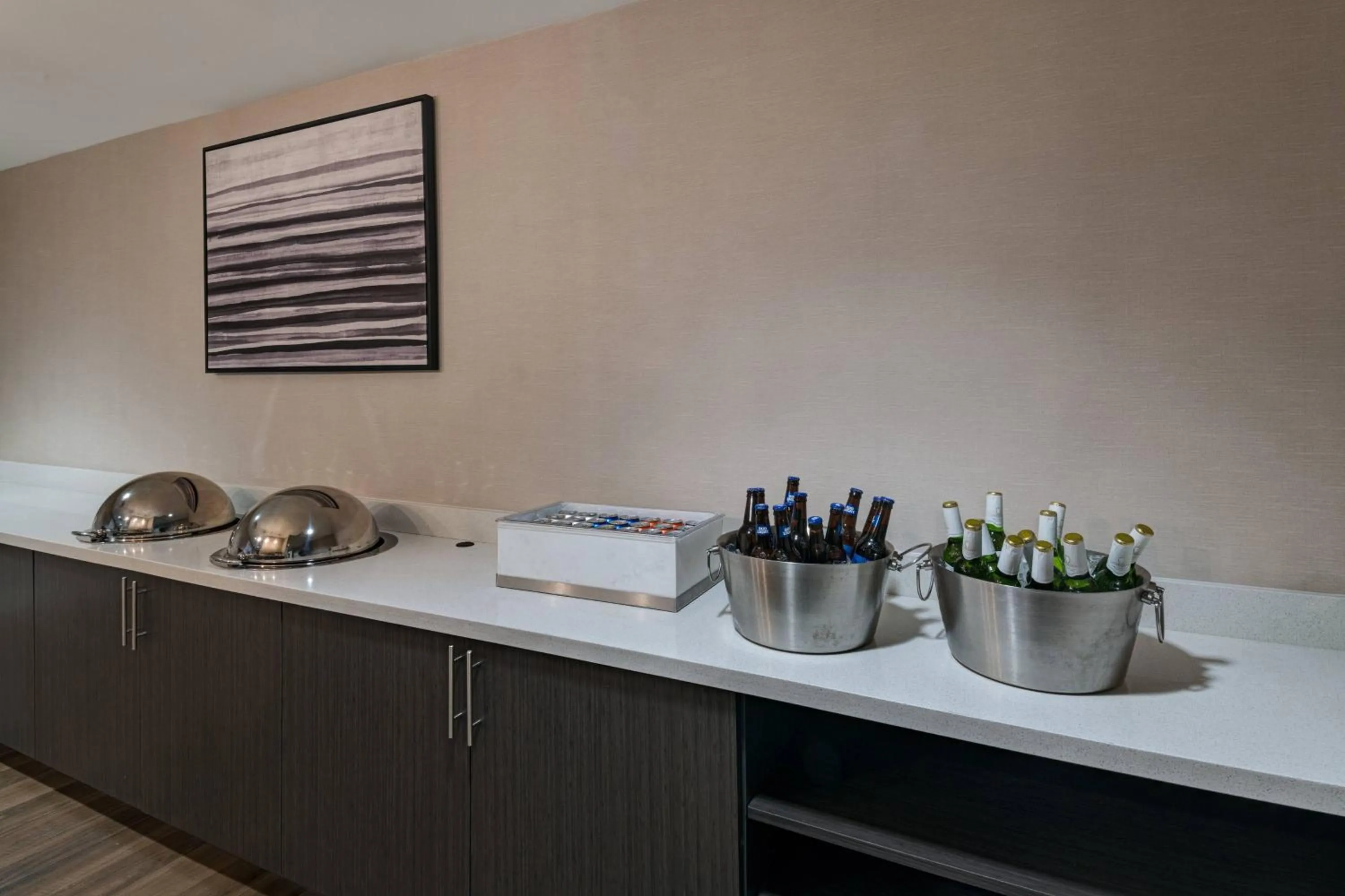 Restaurant/places to eat in Residence Inn Shreveport Airport