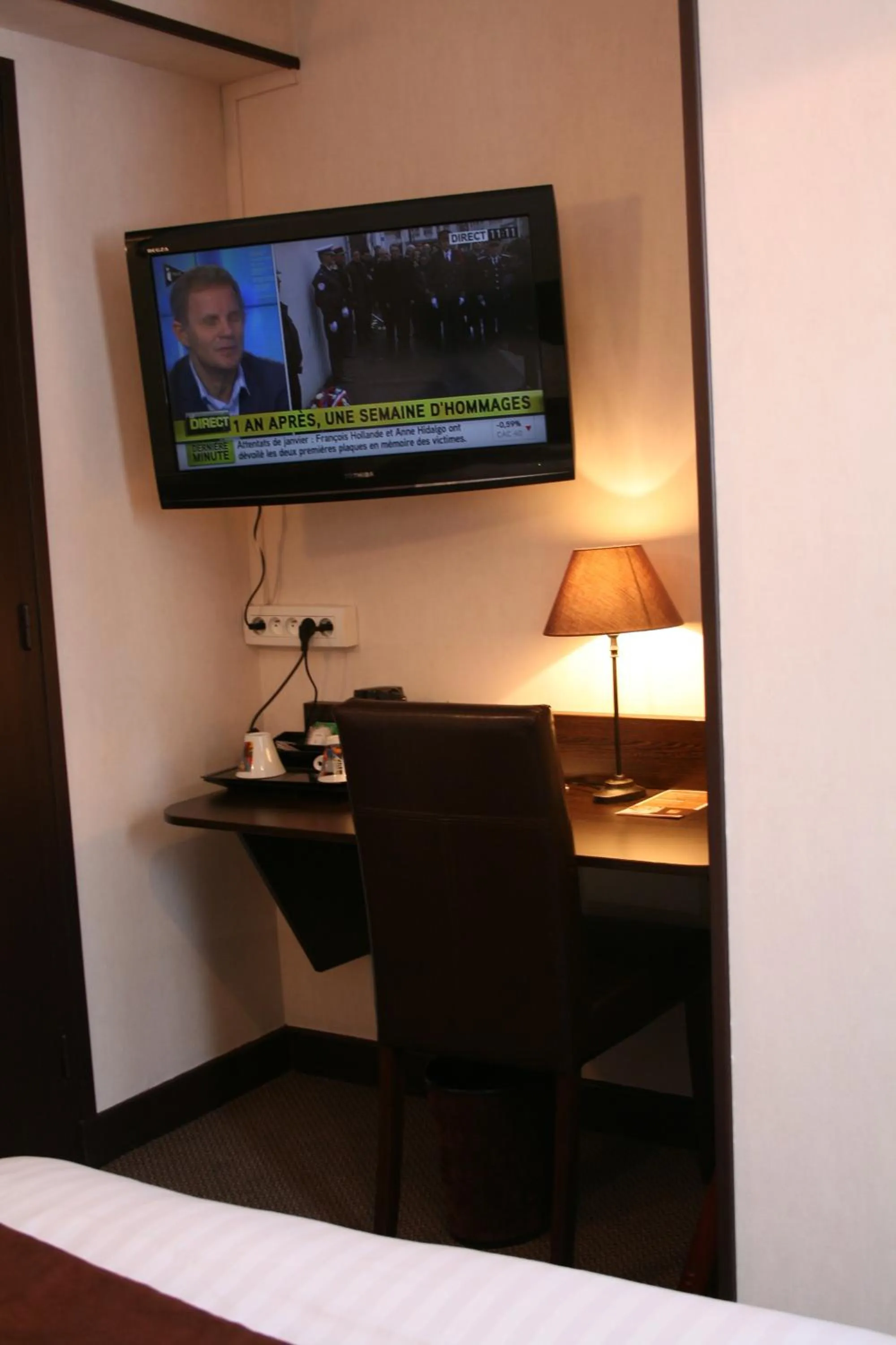 TV and multimedia in Auberge de la Petite Ferme, Super-Besse Est, The Originals Relais