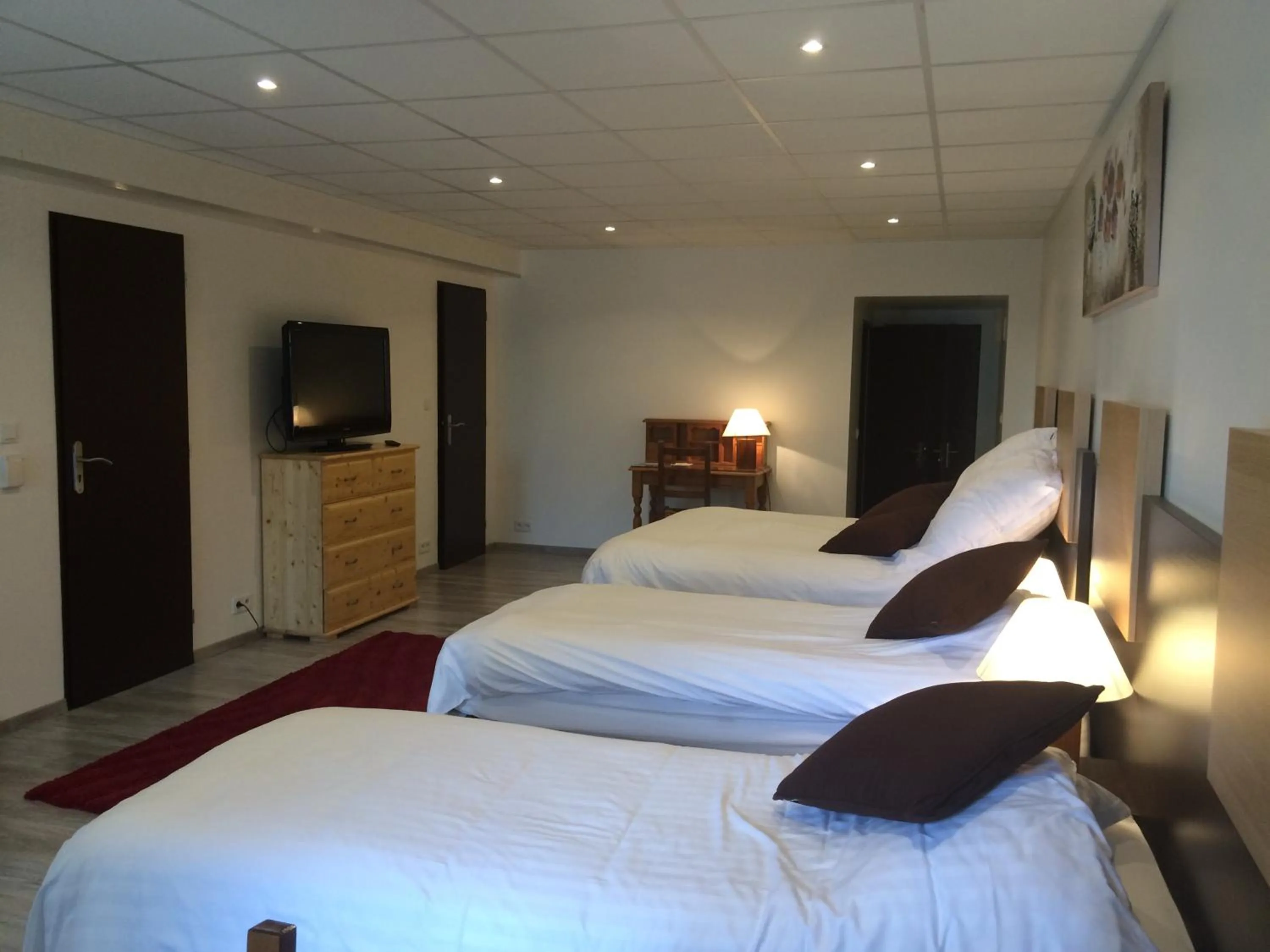 Photo of the whole room, Bed in Auberge de la Petite Ferme, Super-Besse Est, The Originals Relais