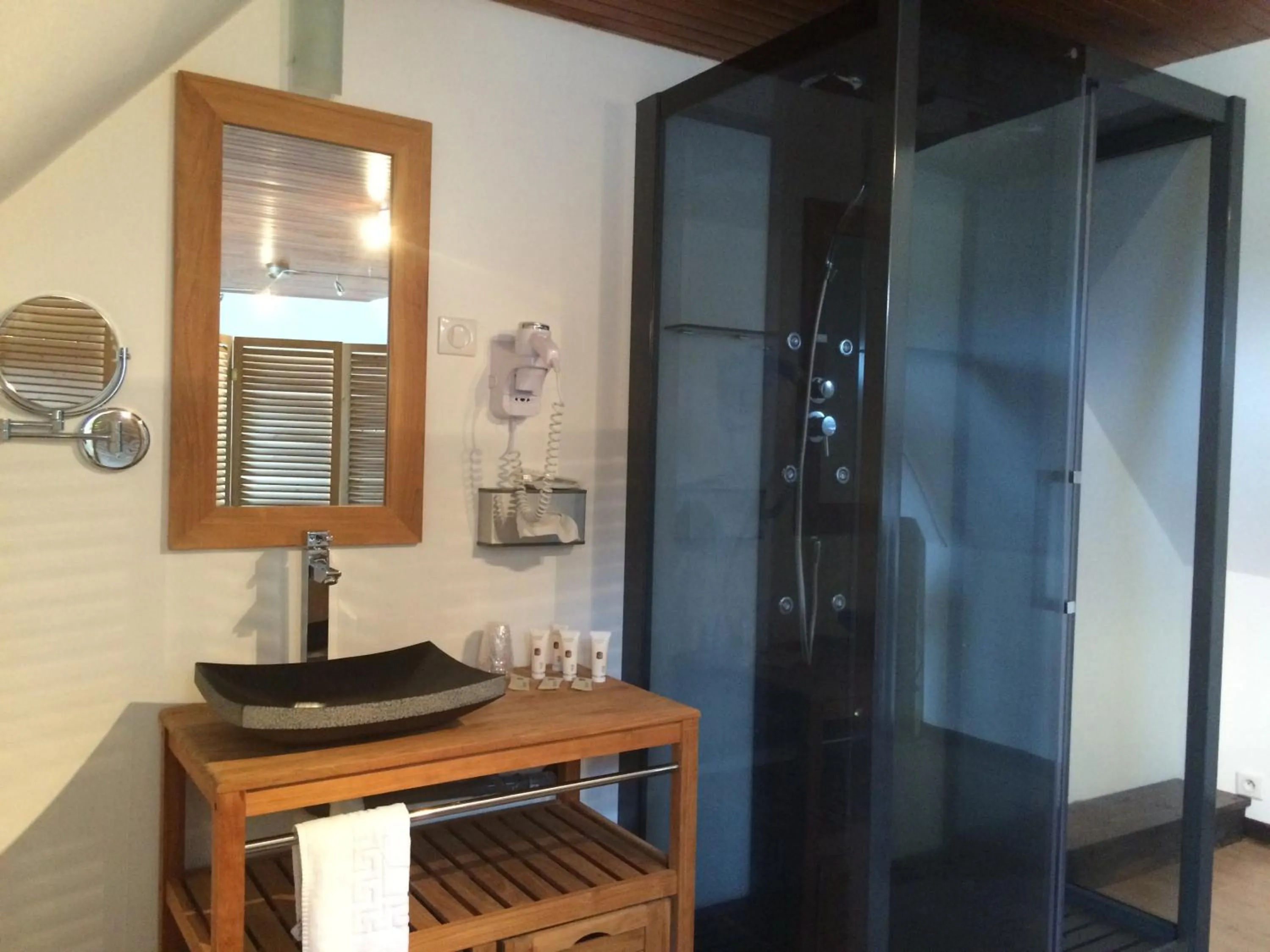 Bathroom in Auberge de la Petite Ferme, Super-Besse Est, The Originals Relais