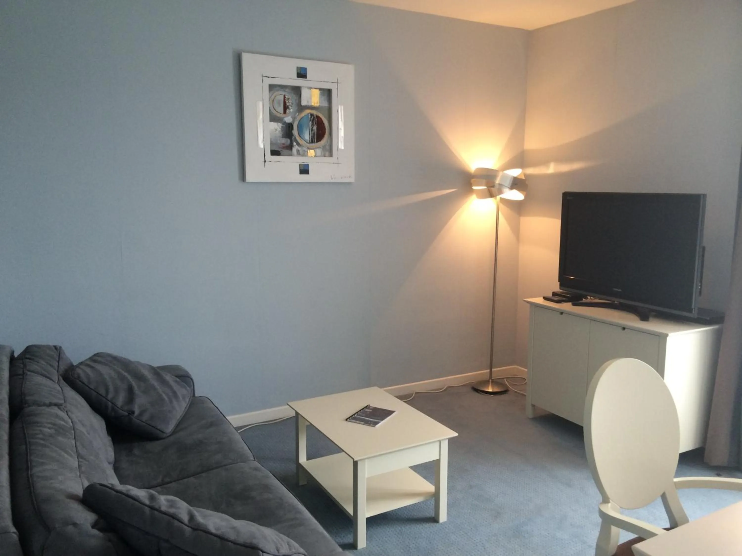 TV and multimedia in Auberge de la Petite Ferme, Super-Besse Est, The Originals Relais