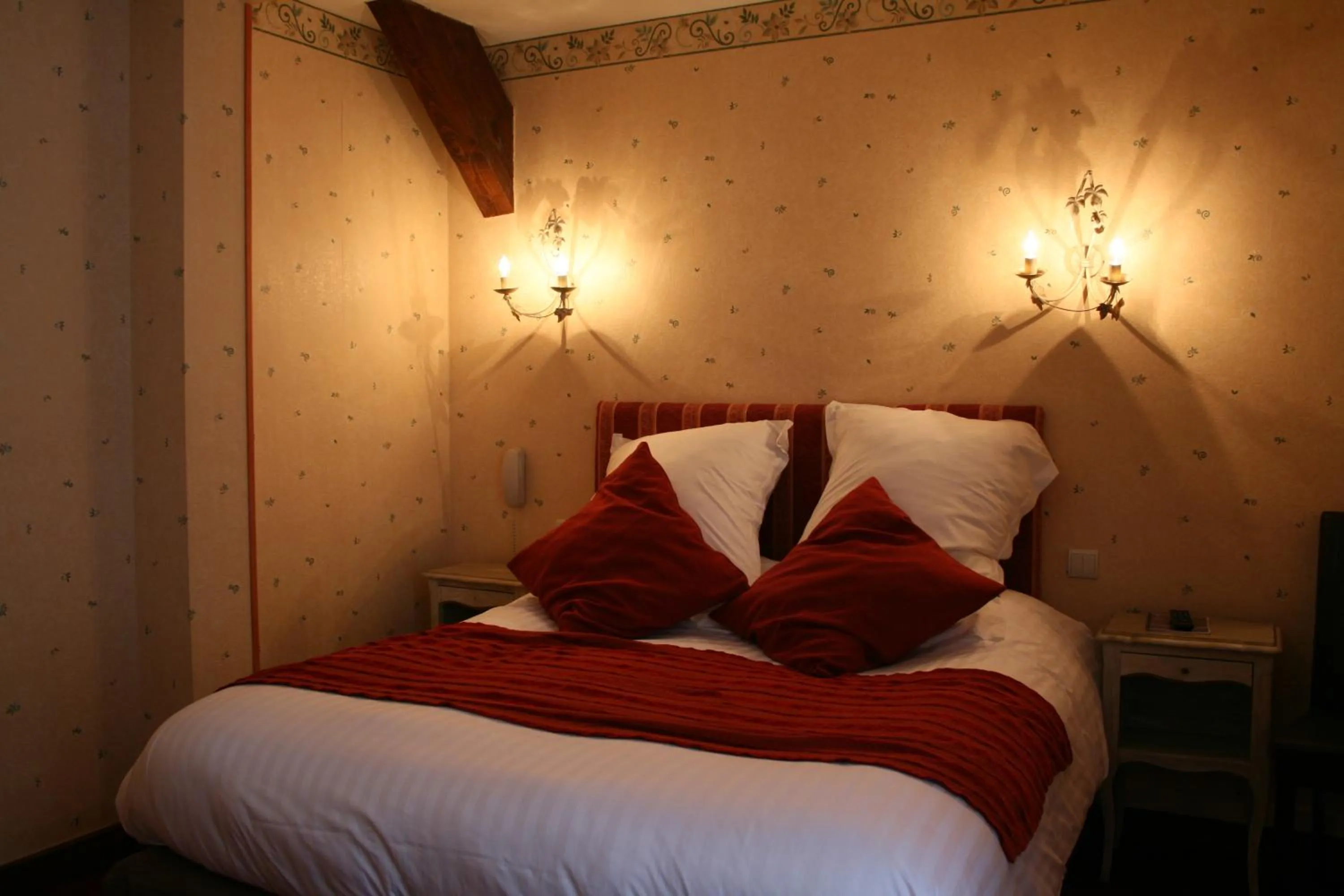 Bed in Auberge de la Petite Ferme, Super-Besse Est, The Originals Relais