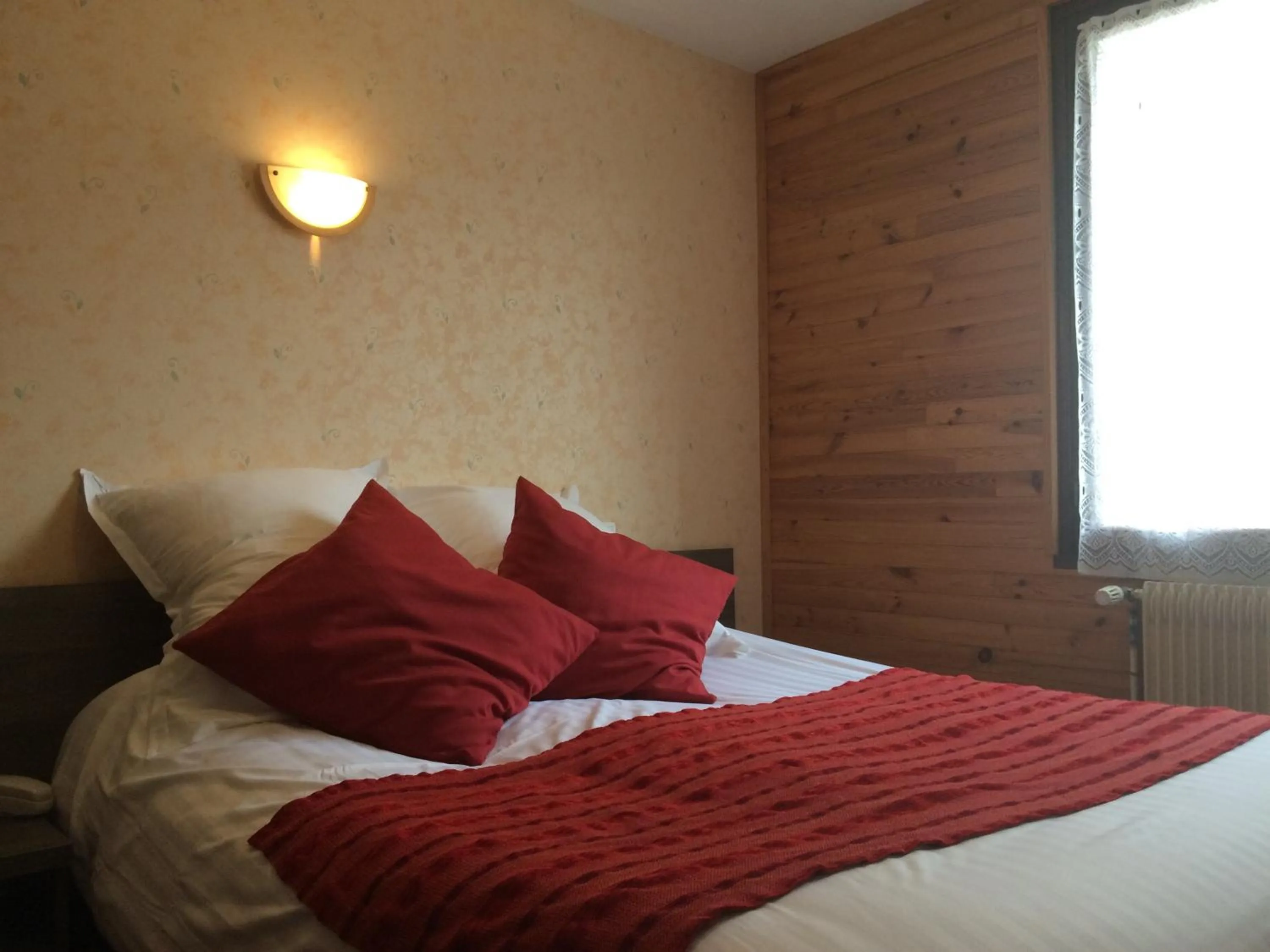 Bed in Auberge de la Petite Ferme, Super-Besse Est, The Originals Relais