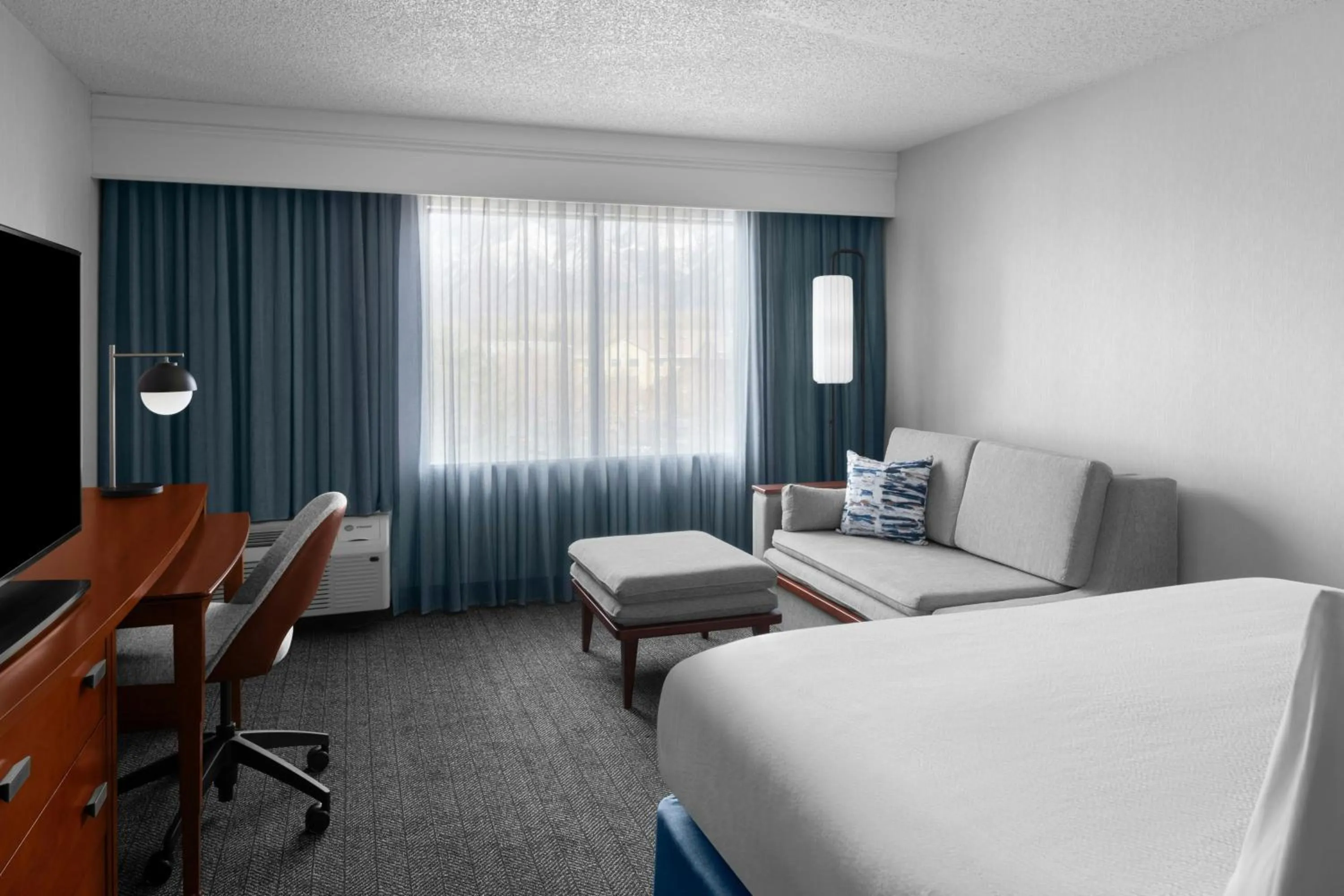 Photo of the whole room, Bed in Courtyard by Marriott Salt Lake City Sandy