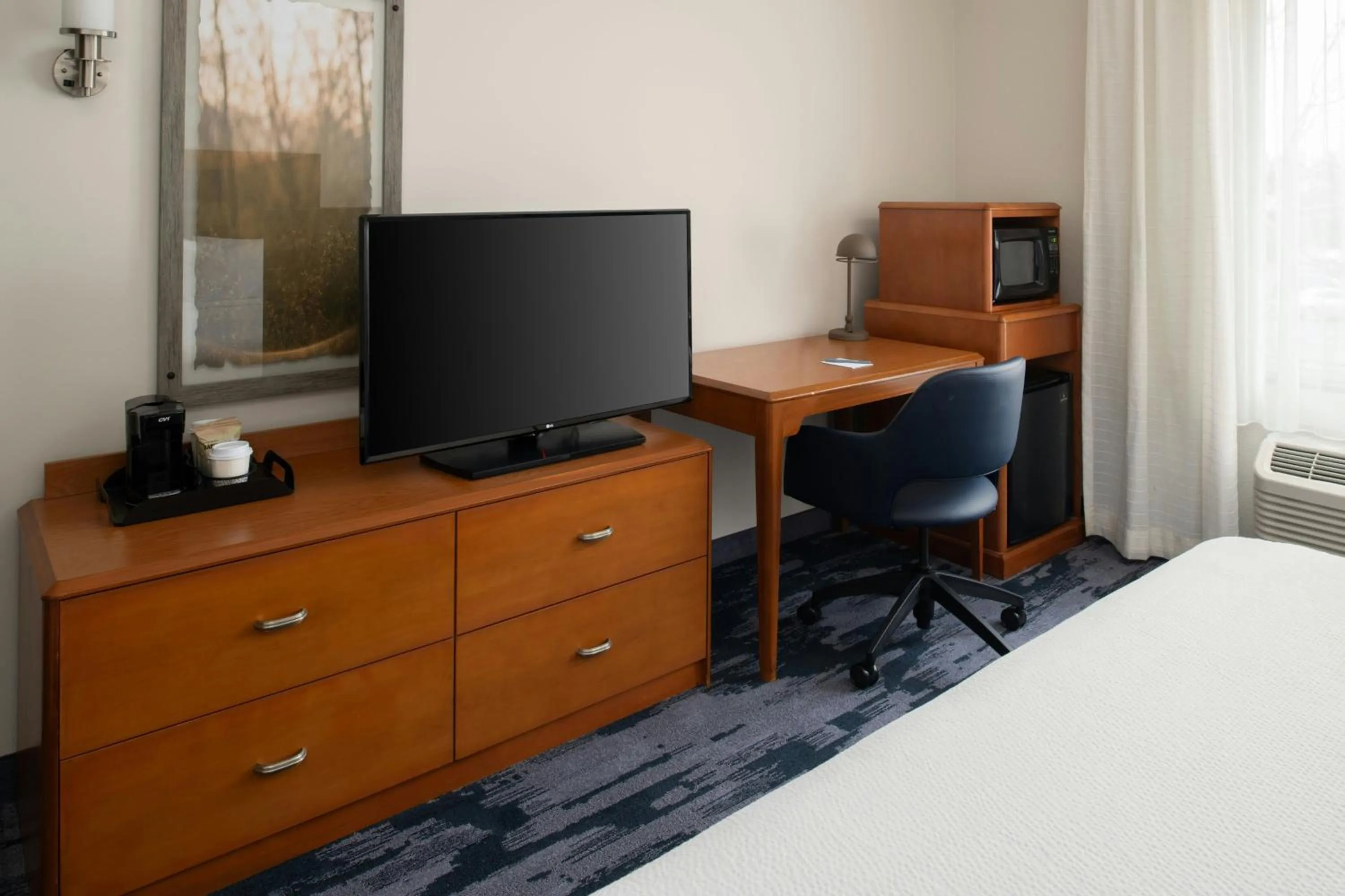 Photo of the whole room, Bed in Fairfield Inn & Suites Santa Maria