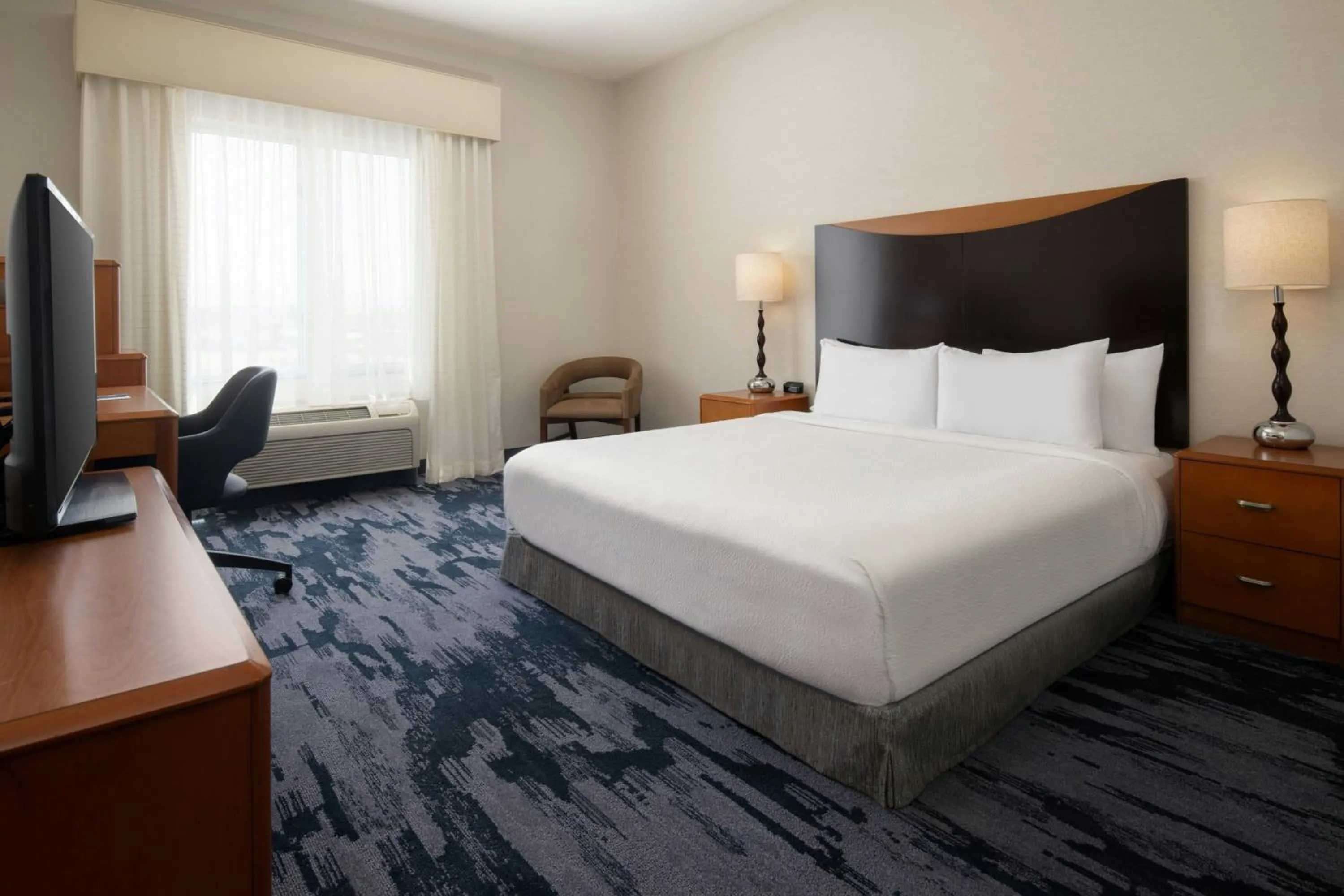 Photo of the whole room, Bed in Fairfield Inn & Suites Santa Maria