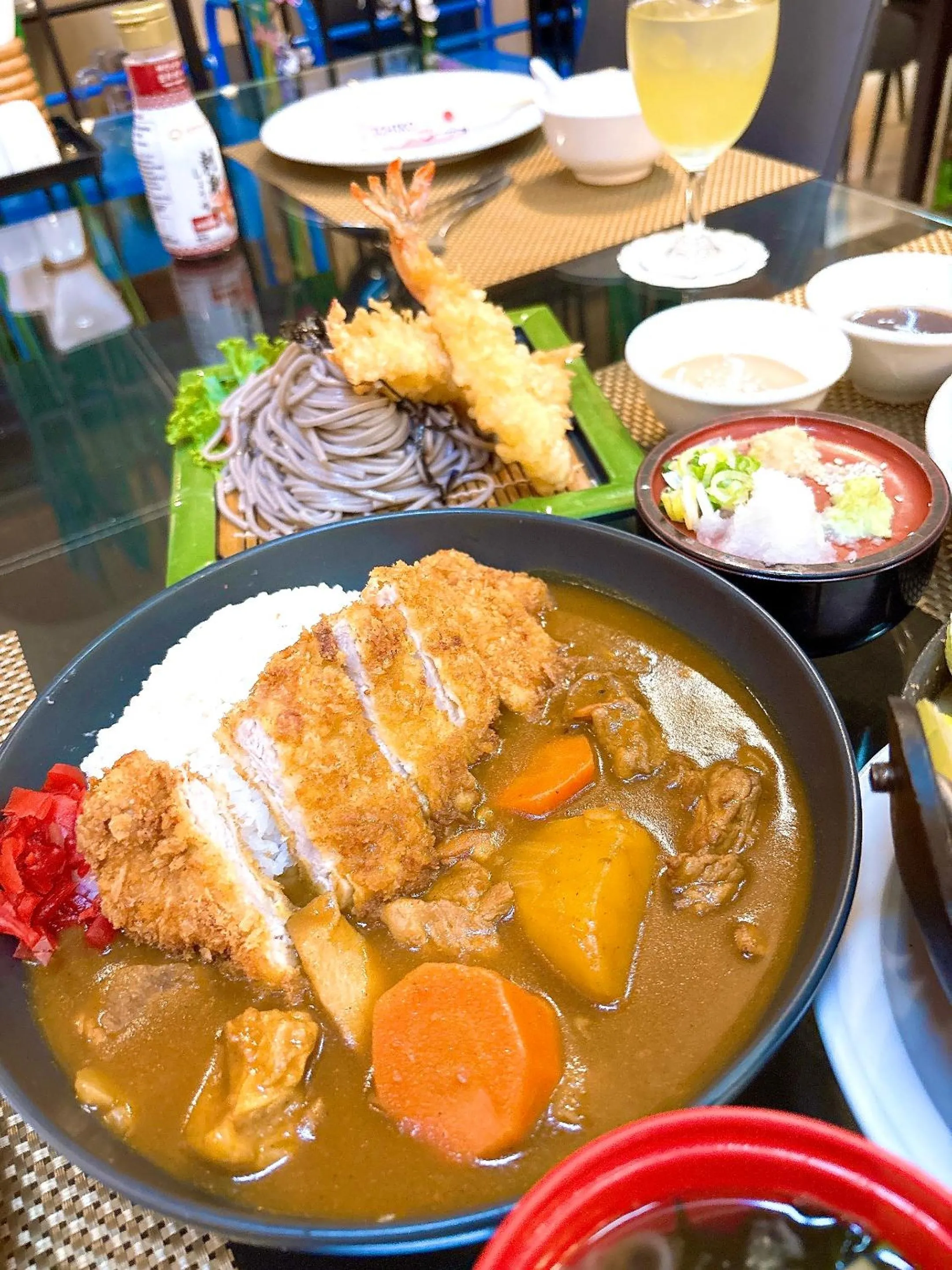 Restaurant/places to eat in Eastpana Executive Residence 304 Prachinburi