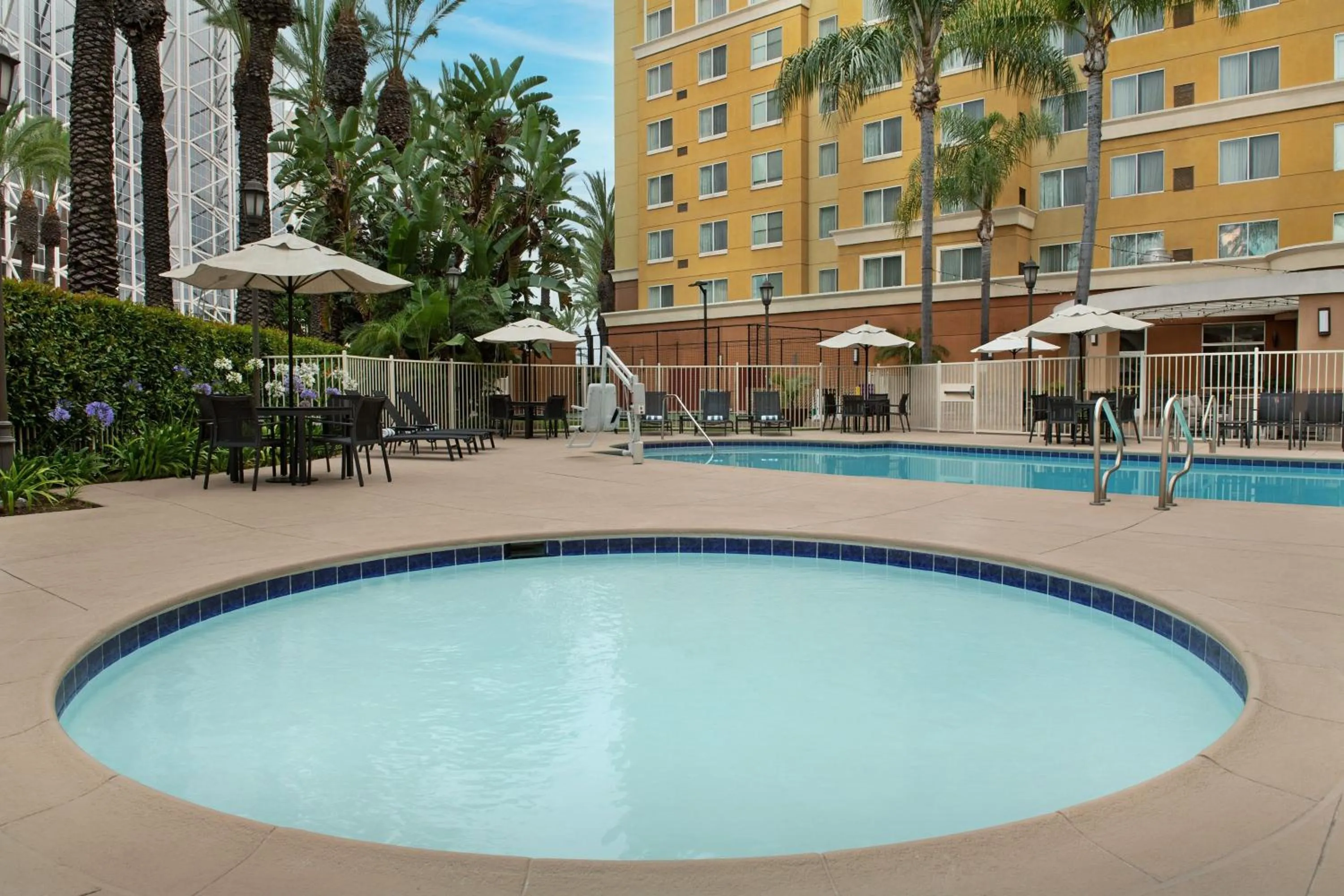 Swimming pool in Residence Inn by Marriott Anaheim Resort Area/Garden Grove
